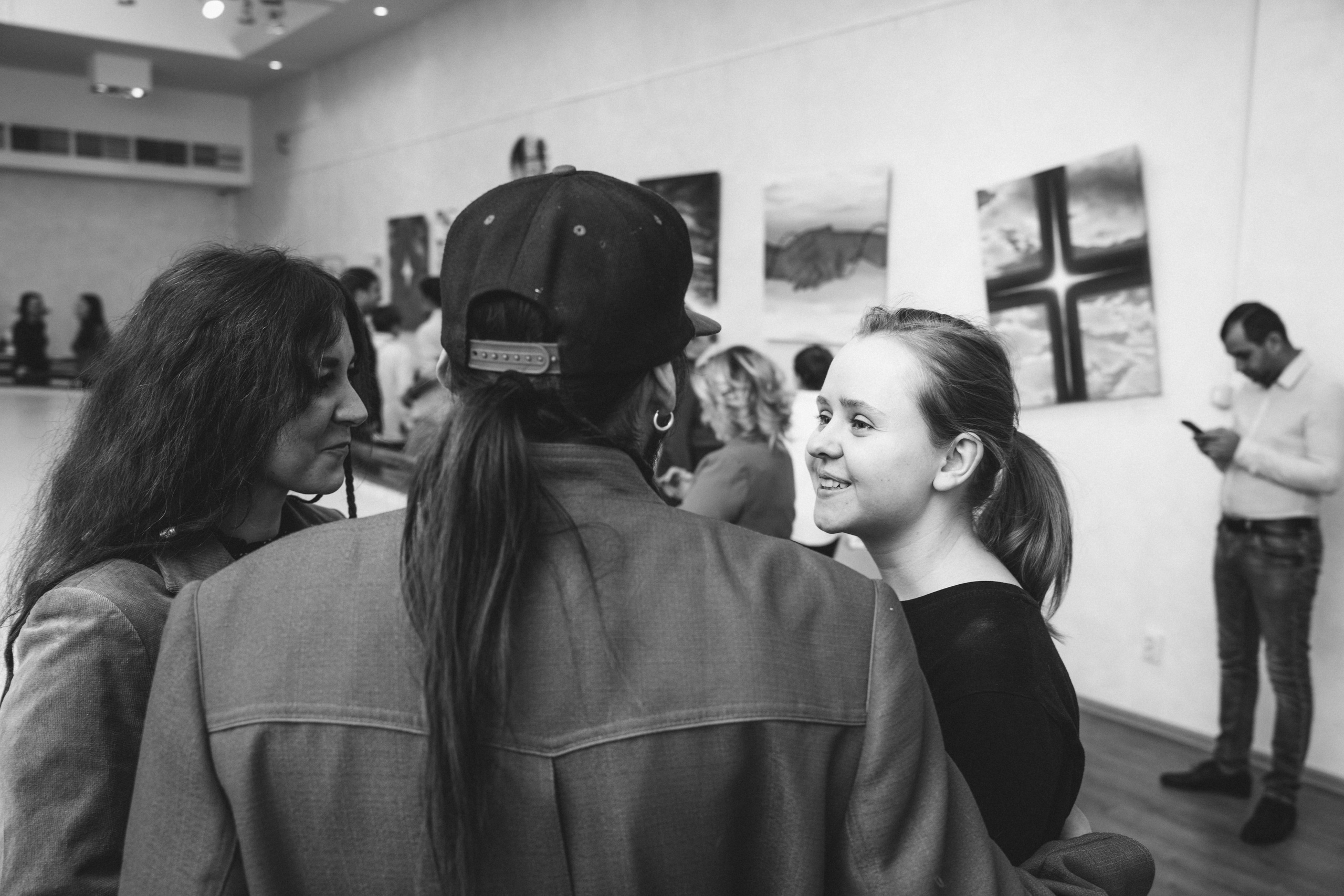 Открытие выставочного проекта «Я + Искусство = ЮГРА». Лайфстайл фотограф в Ханты-Мансийске Мария Шишкина