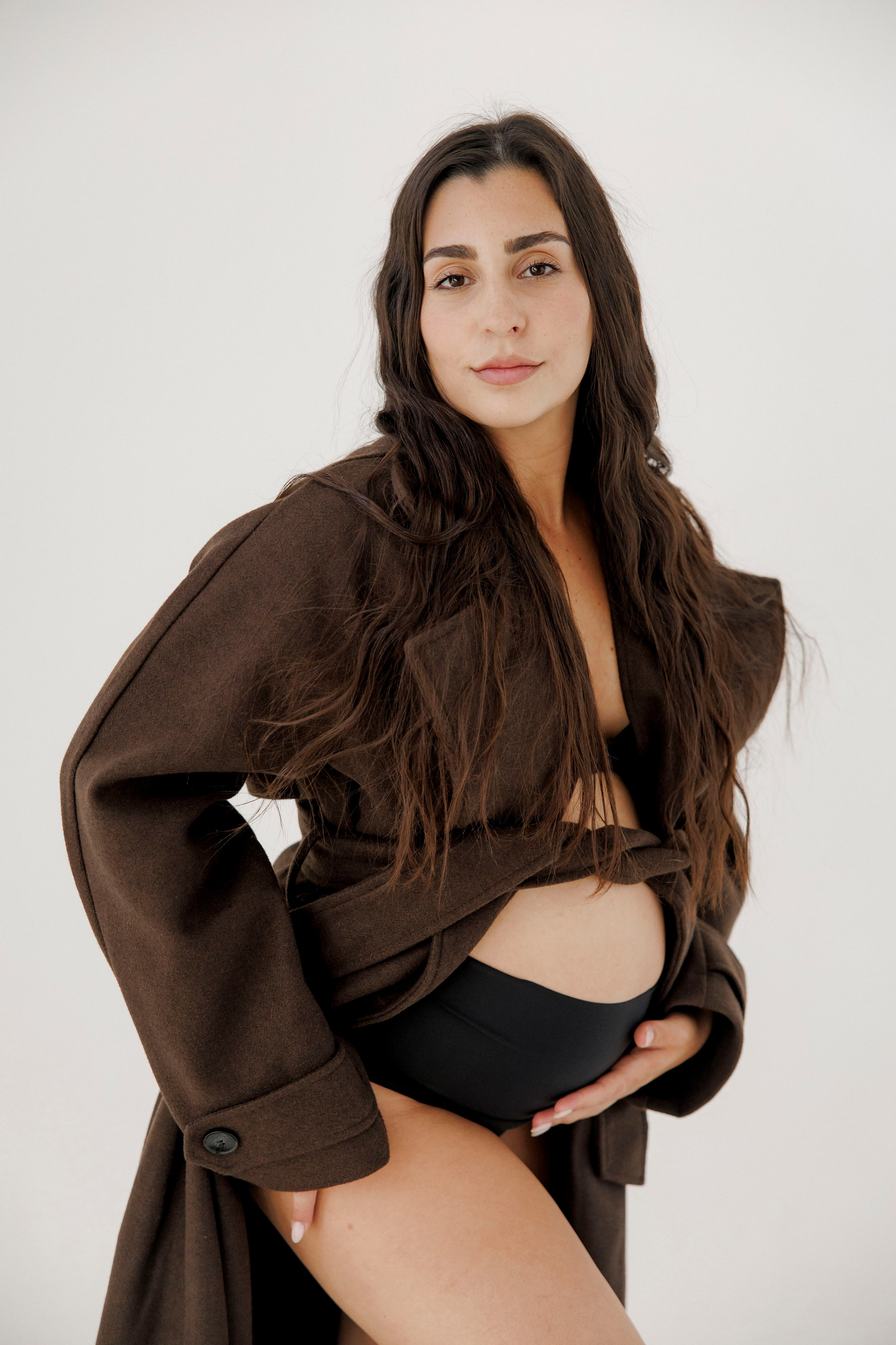 Pregnancy photoshoot inside the Grey Studio. Главная