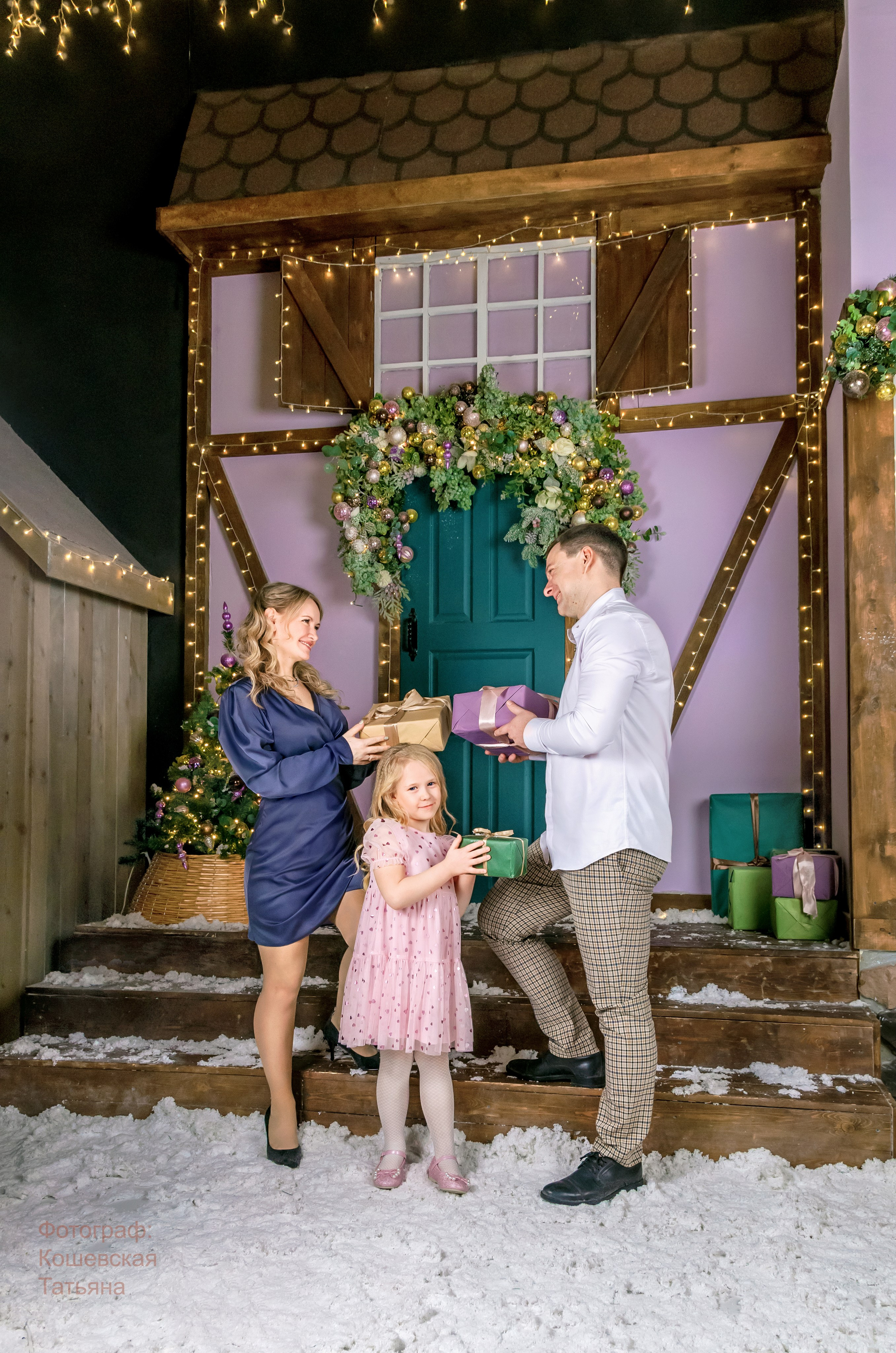 Фотоссесия  в тёмном и светлом ключе с огоньками на Новый год. Фотографы для фотосессий в Новосибирске