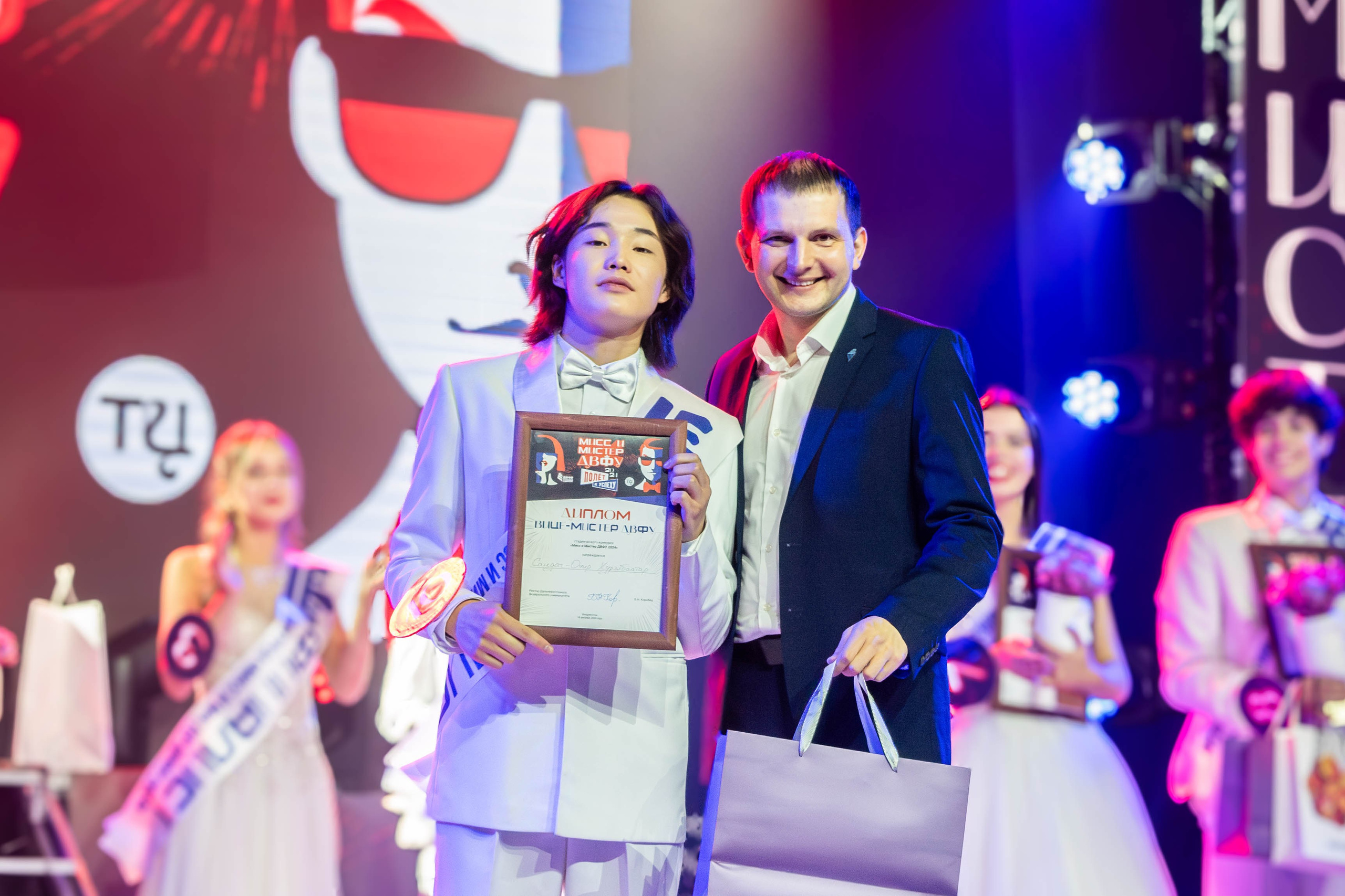 Мисс и Мистер ДВФУ 2024. Репортажный фотограф во Владивостоке Анастасия Кострова