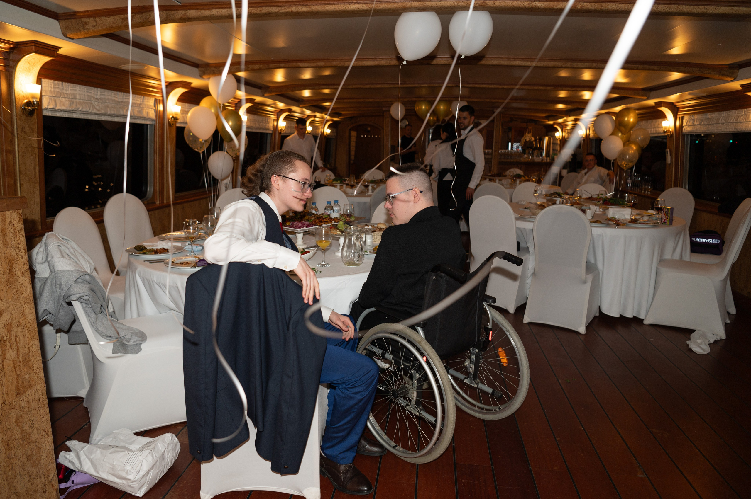 Выпускной вечер 11 класс на теплоходе. Детский и семейный фотограф г. Москва Оксана Катаджи