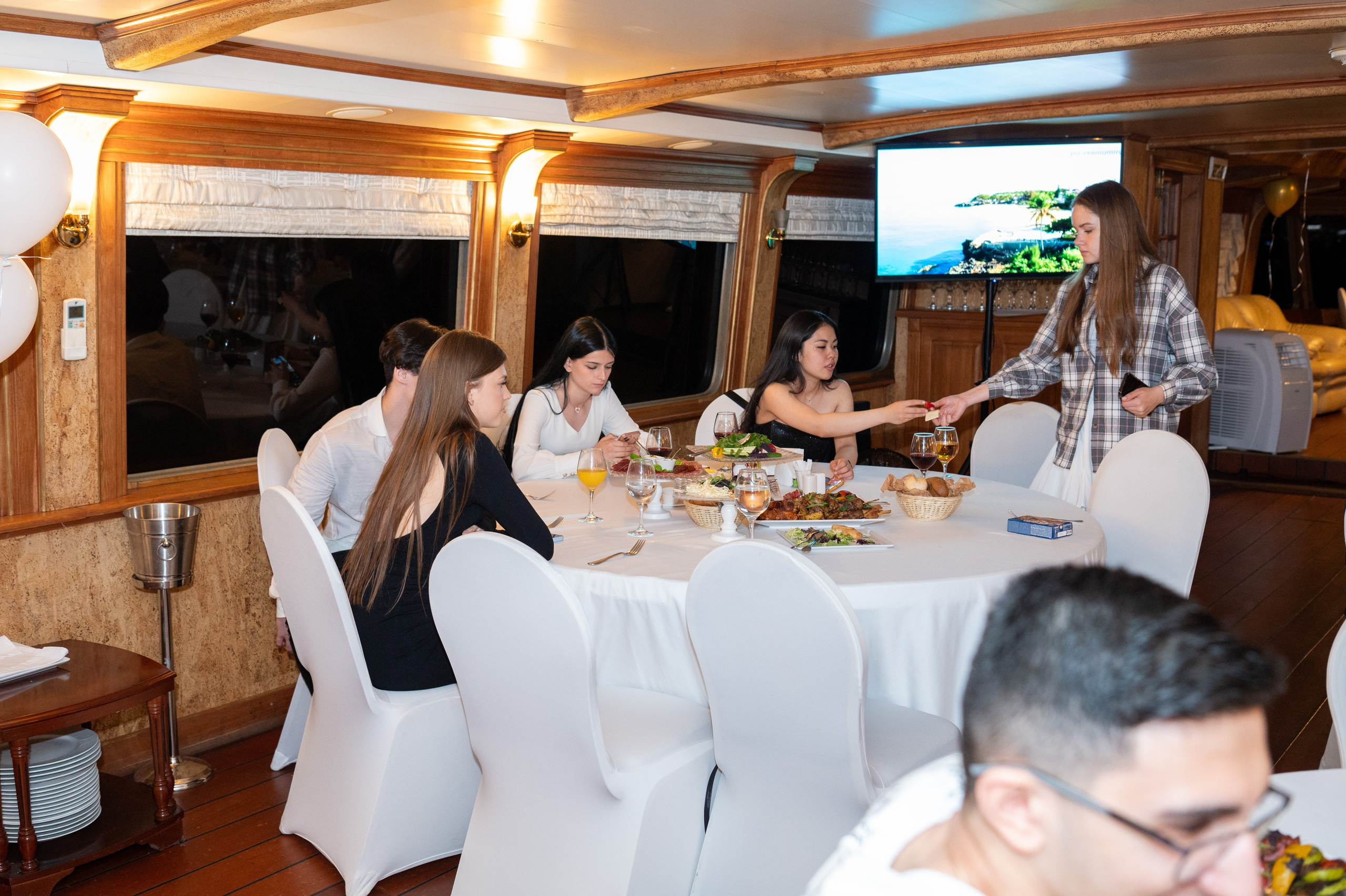 Выпускной вечер 11 класс на теплоходе. Детский и семейный фотограф г. Москва Оксана Катаджи