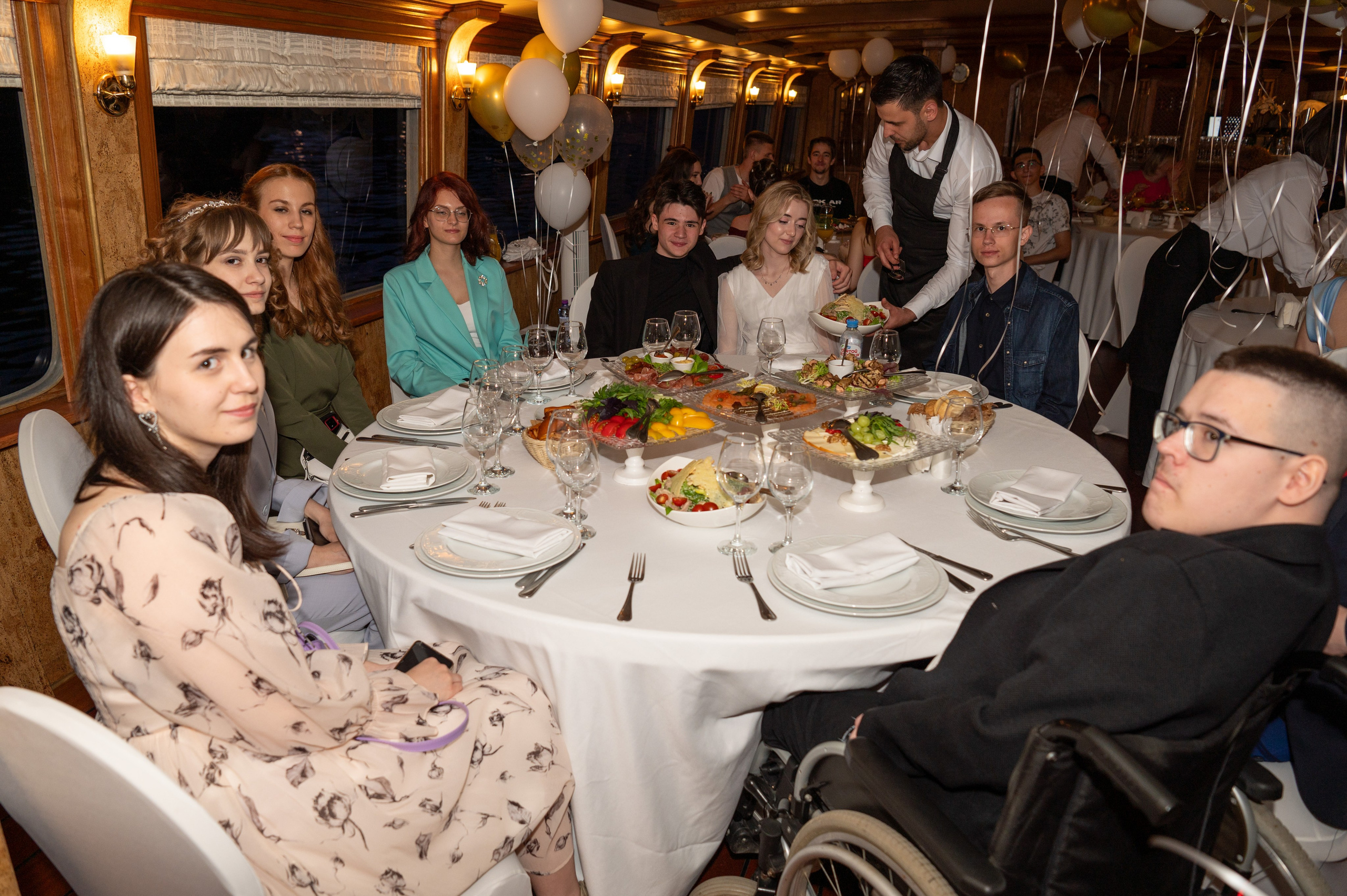 Выпускной вечер 11 класс на теплоходе. Детский и семейный фотограф г. Москва Оксана Катаджи