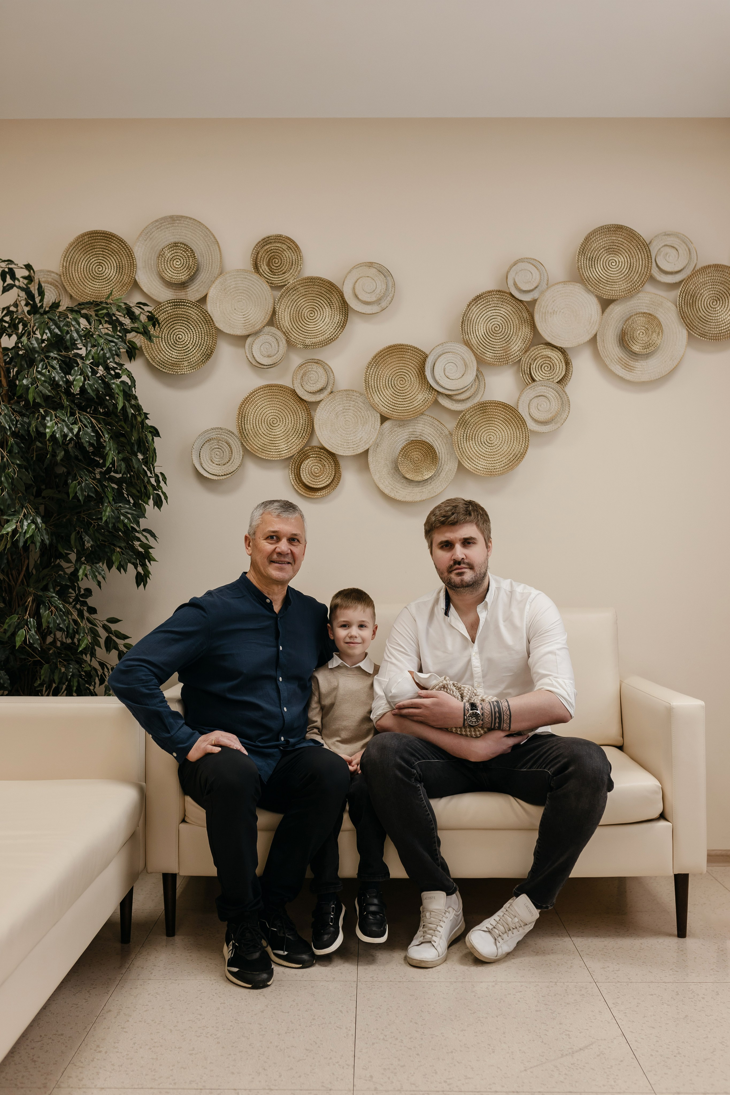 Фотограф на выписку из роддома в Краснодаре, выписка из Екатерининского роддома, фотограф Яна Морева. Семейный фотограф в Краснодаре Яна Морева