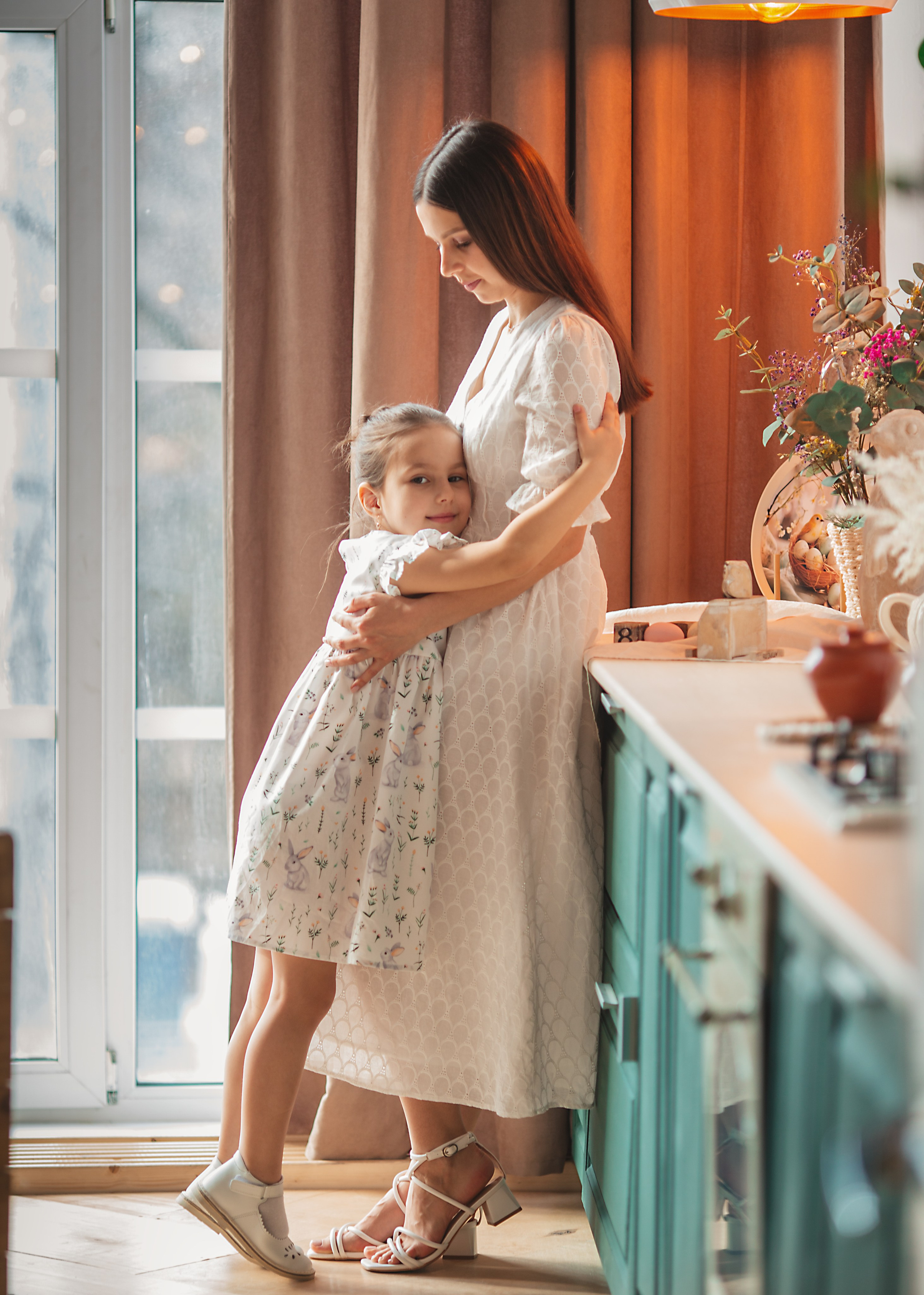 Пасхальное тепло: мама и дочь. Фотография — момент счастья вне времени