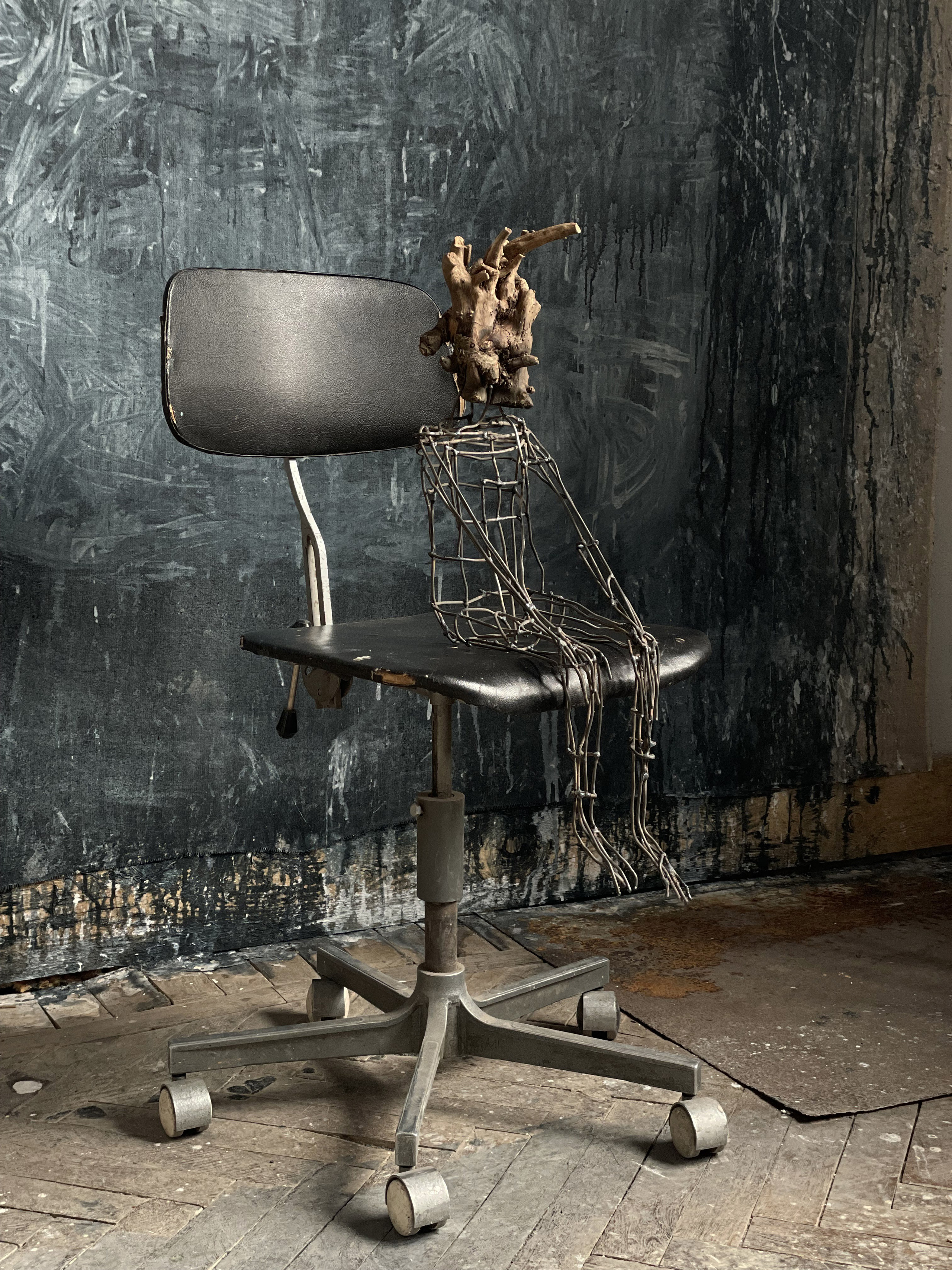 Офисный работник / office employee_2022. Художник — скульптор Антонина Фатхуллина