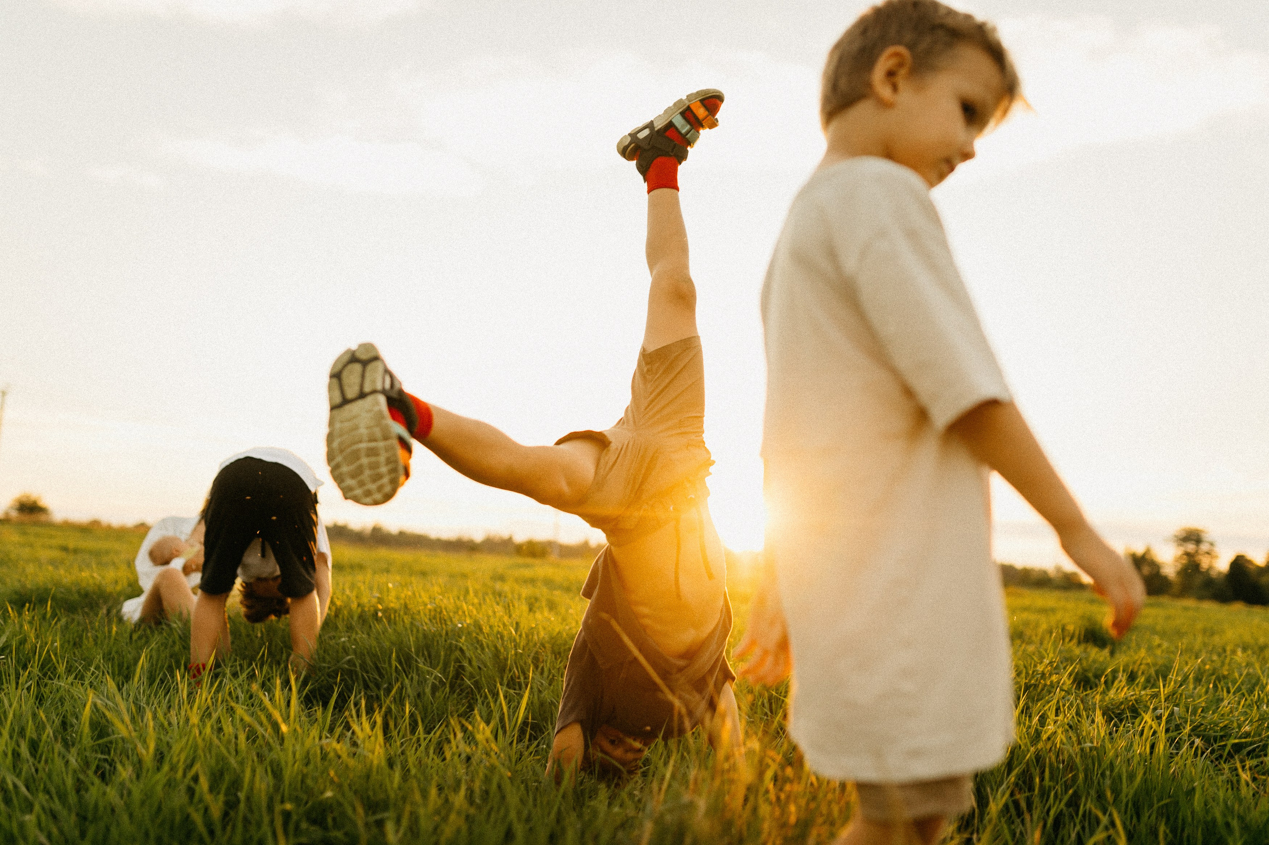 Фотосессия с красными мячами. Семейный фотограф Маша Тимофеева | Москва