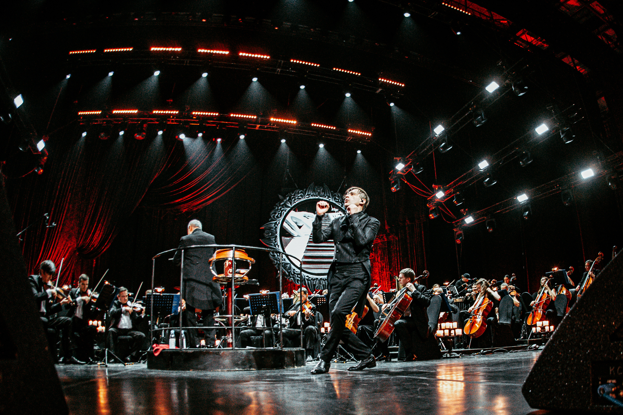 Би-2 с симфоническим оркестром, Crocus City Hall. Фотограф Ольга Махалова — Санкт-Петербург, Москва, Нижний Новгород