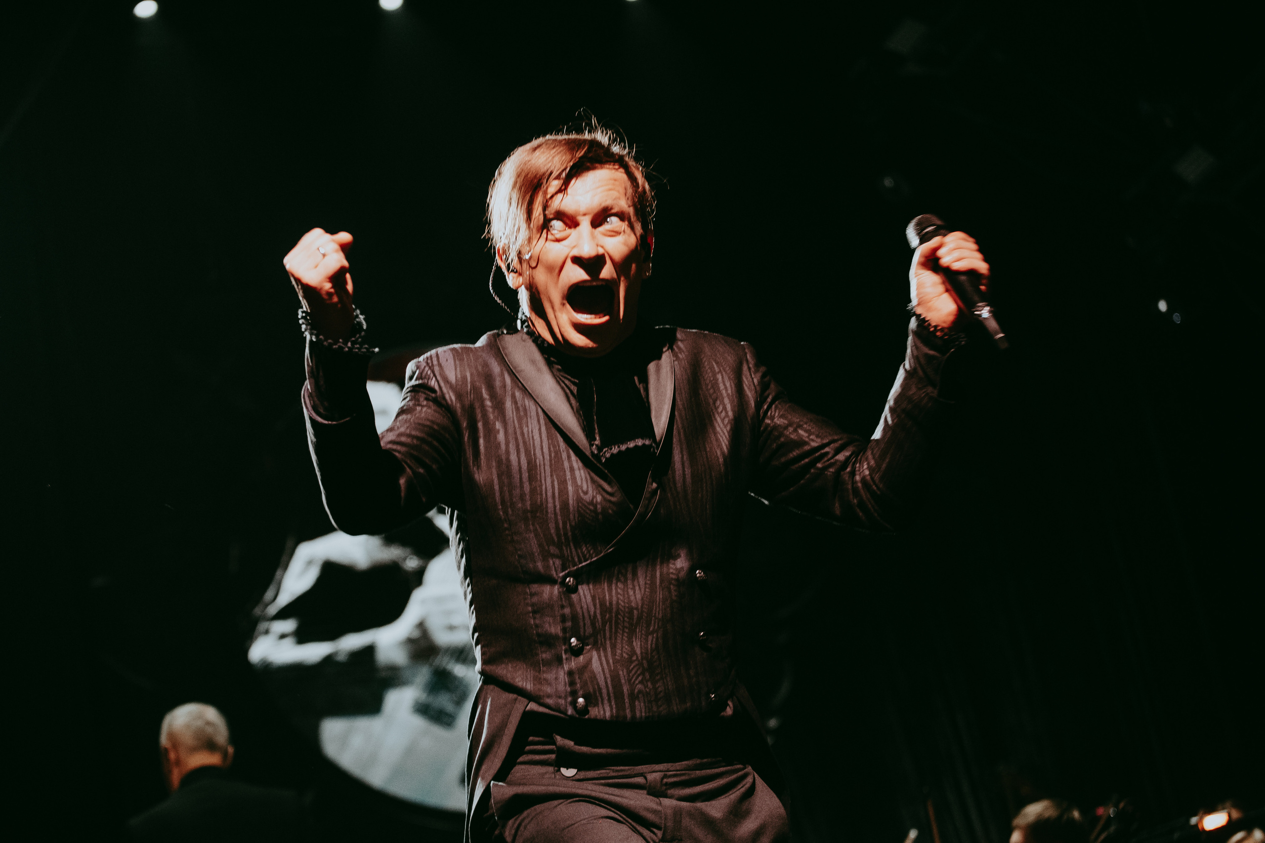 Би-2 с симфоническим оркестром, Crocus City Hall. Фотограф Ольга Махалова — Санкт-Петербург, Москва, Нижний Новгород