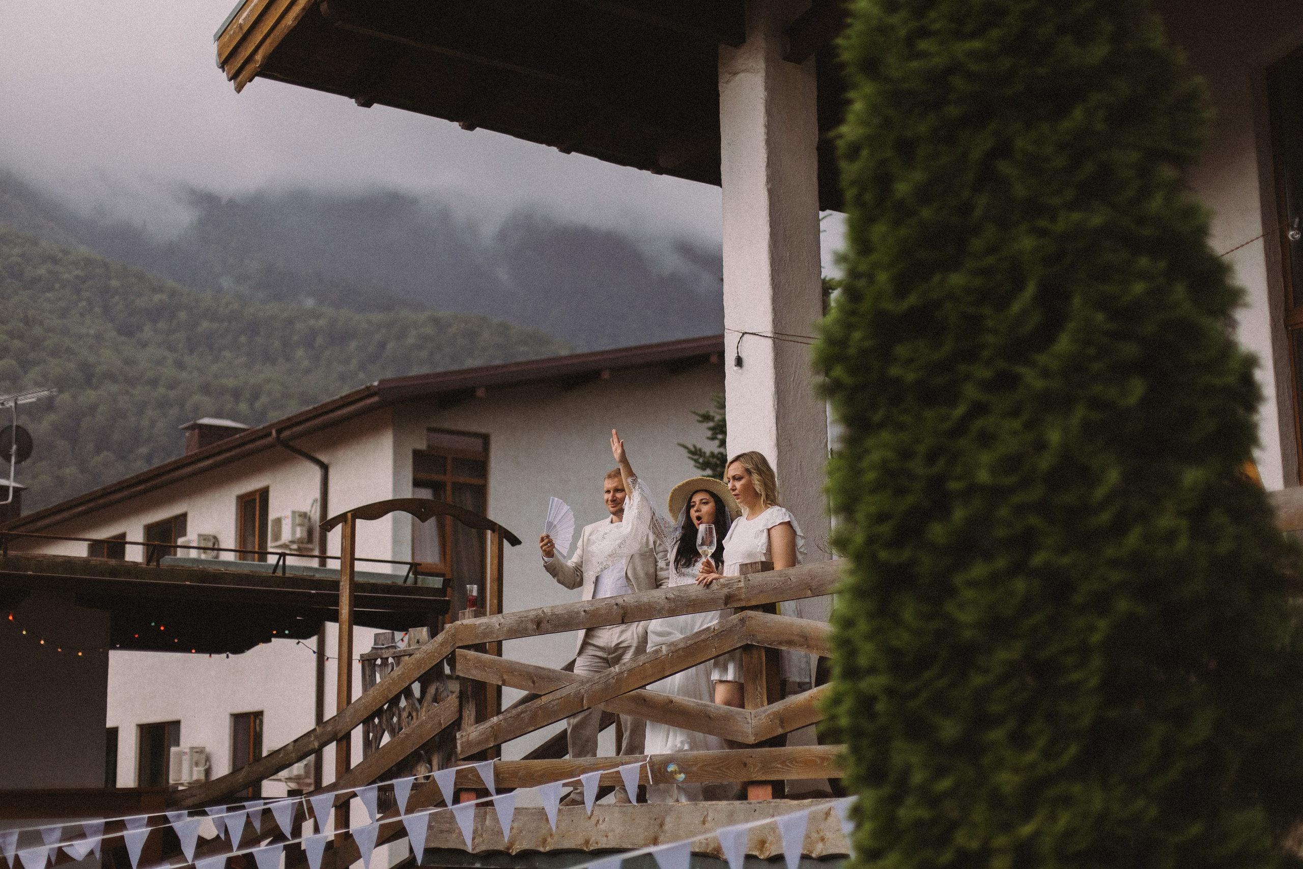 Репортажная фотосессия свадебной вечеринки в Красной поляне. Свадебный, репортажный и портретный фотограф Сочи, Краснодар. Александра Зайцева