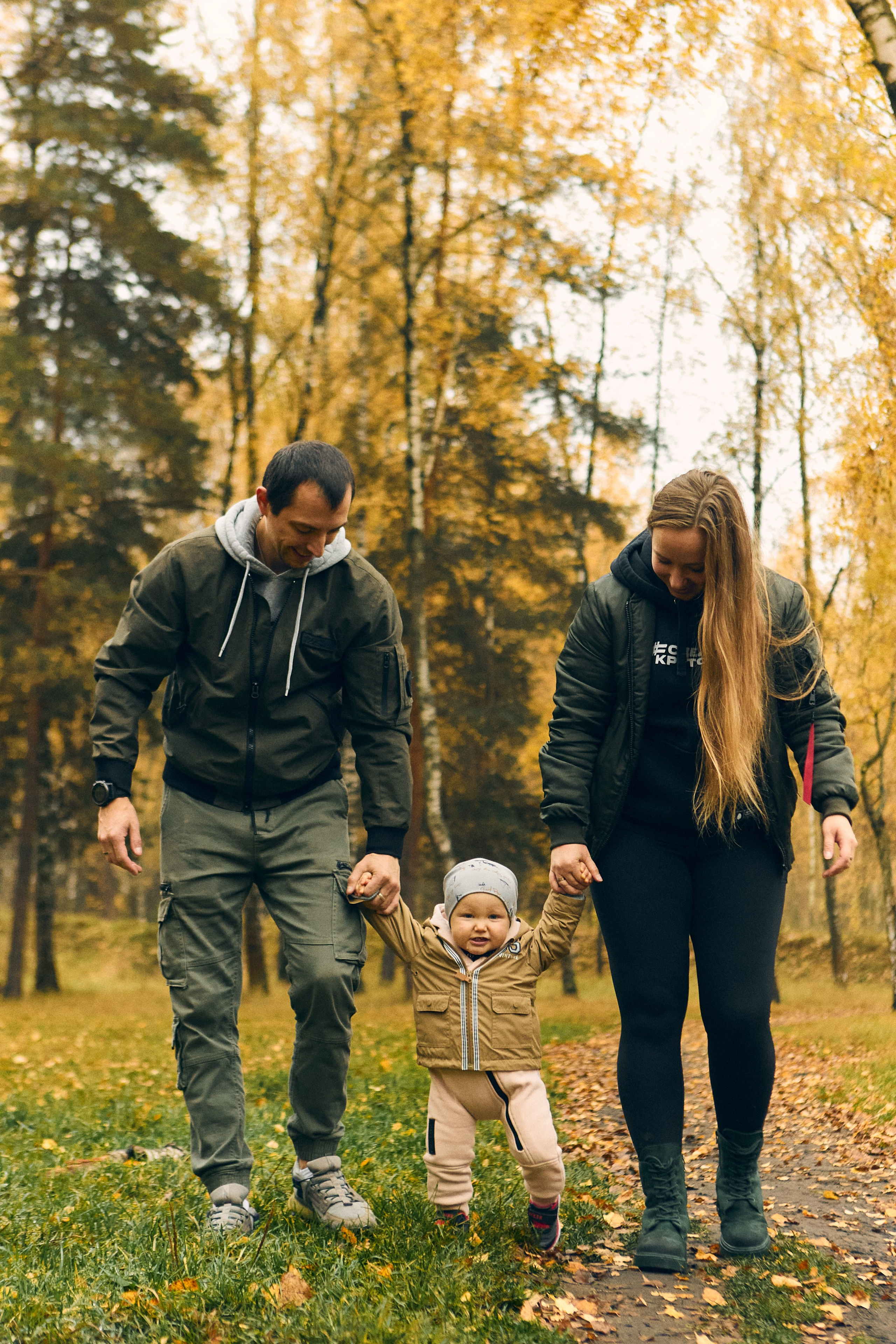 семейная фотосессия осенью на прогулке
