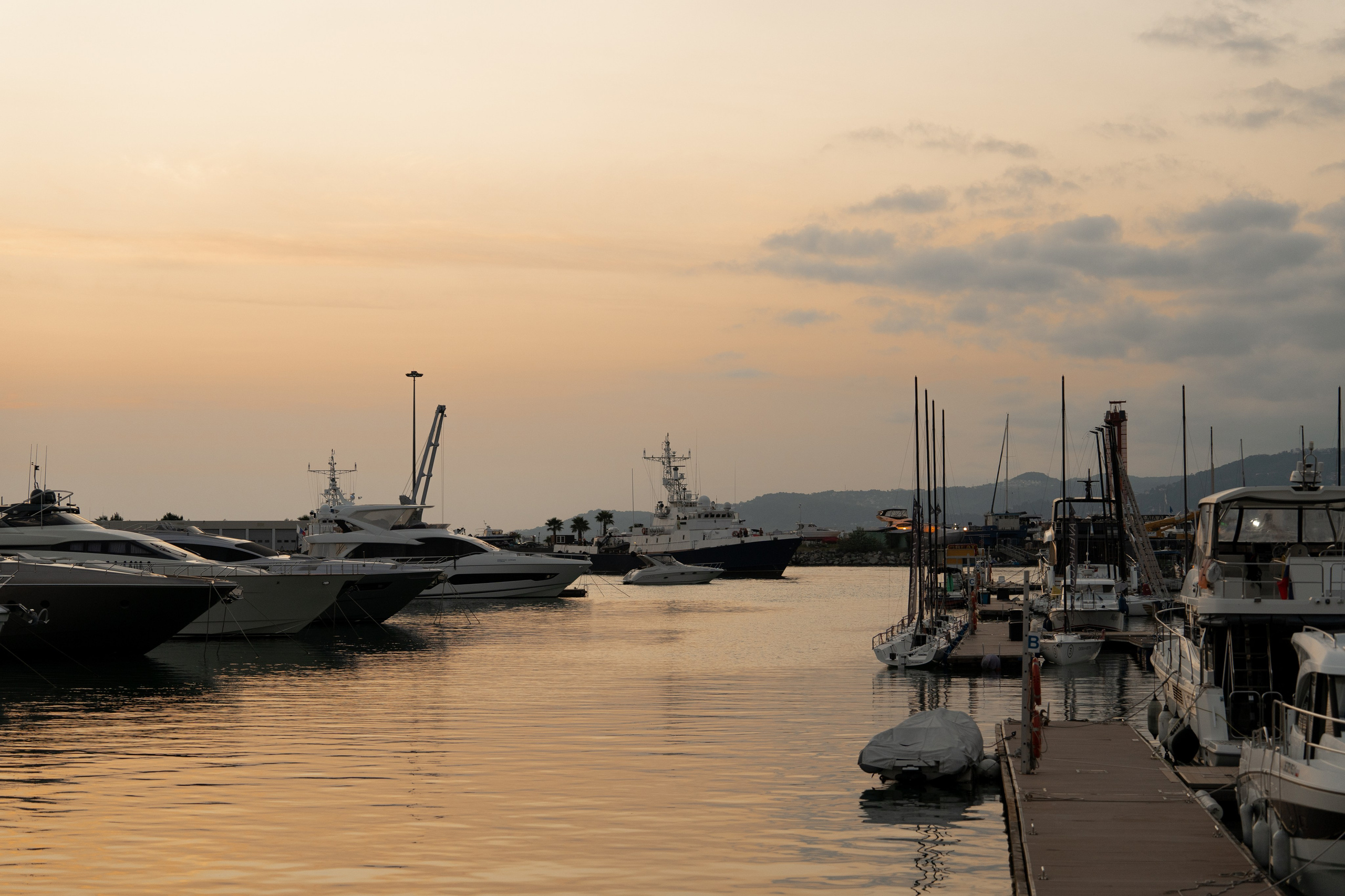 Mirror 4*. Фотограф и видеограф Елена Хмелевская