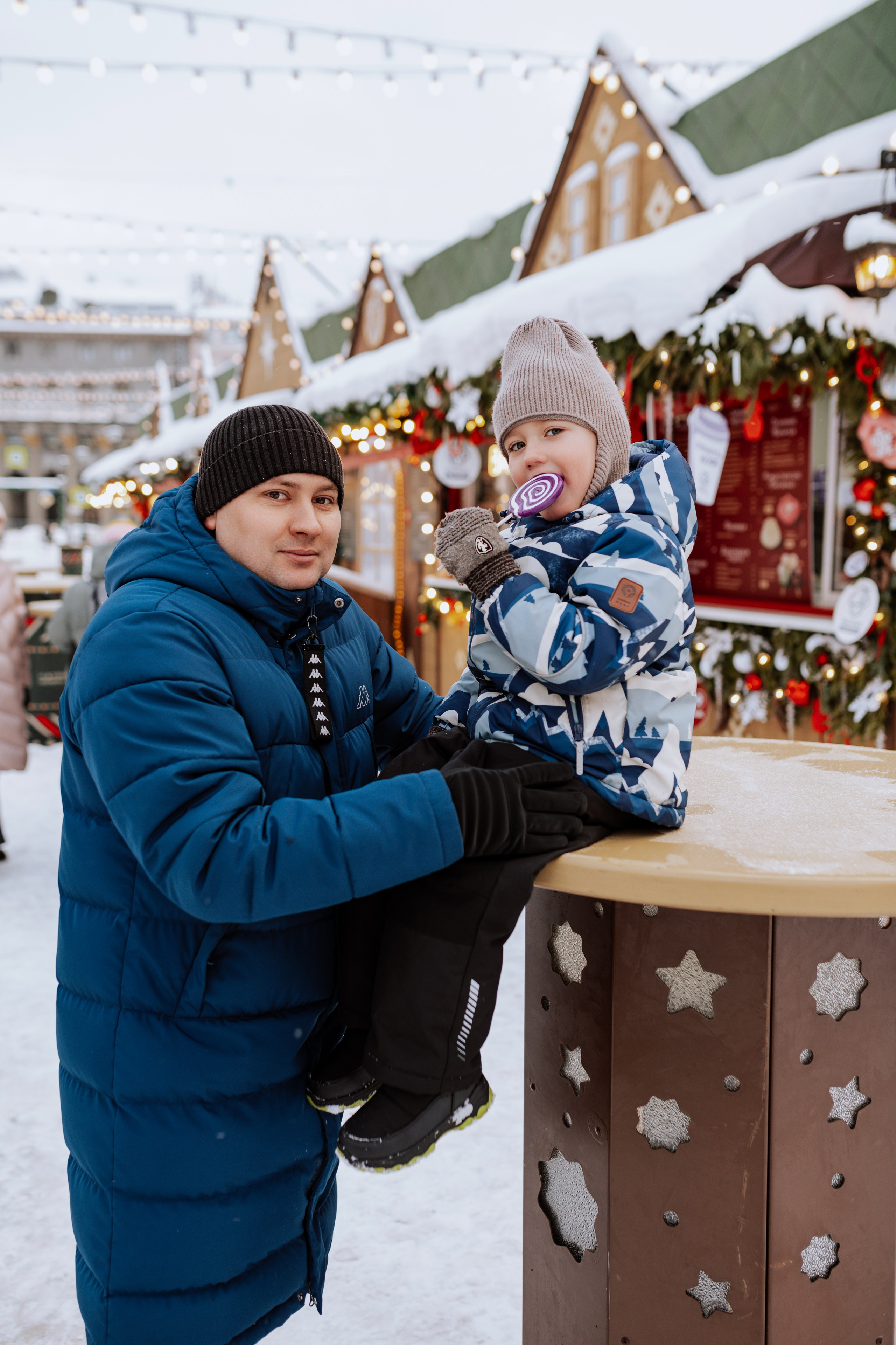 Семейная, Манежная площадь
