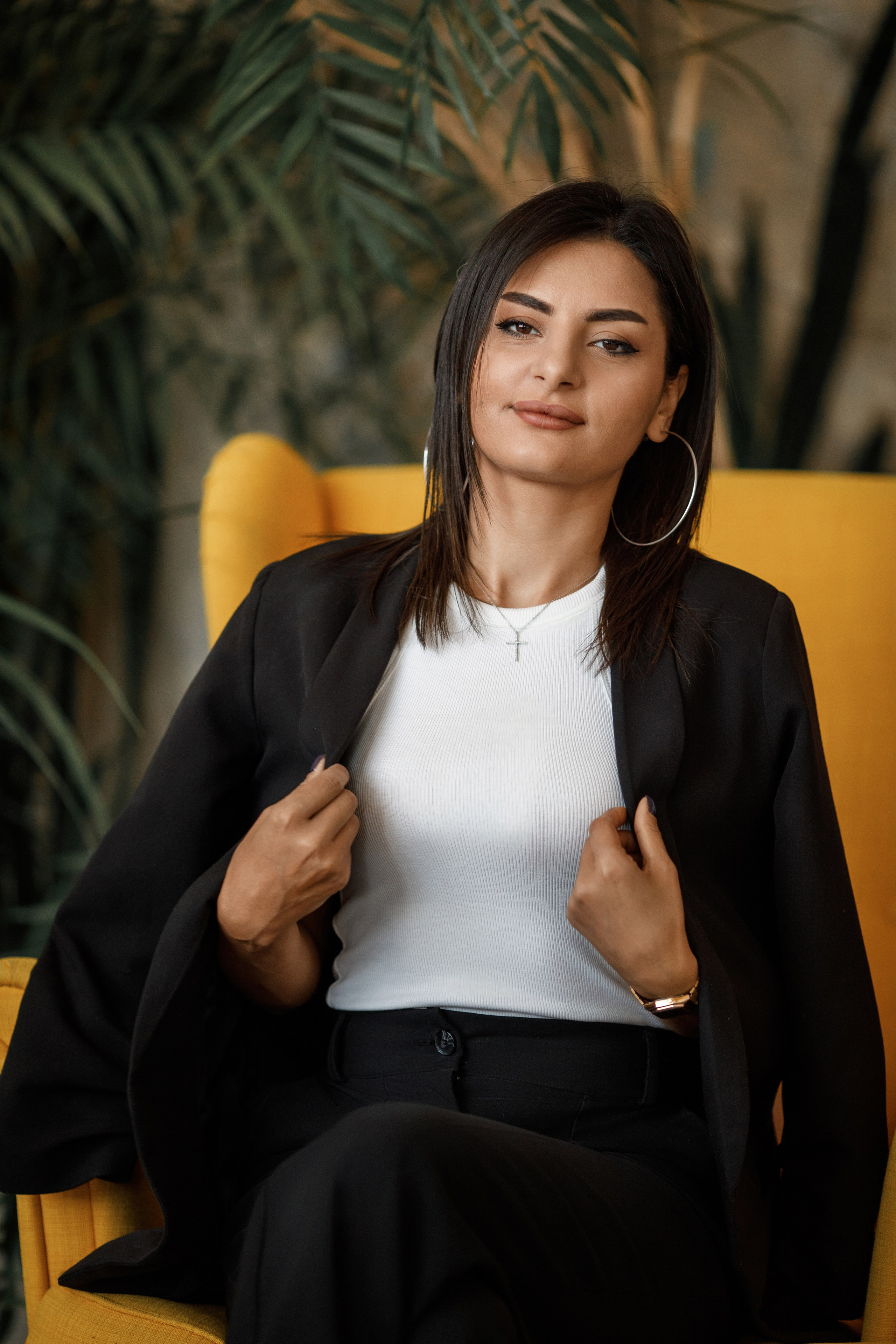 Бизнес портрет молодей девушки. Фотограф во Владикавказе Юрий Геворгизов