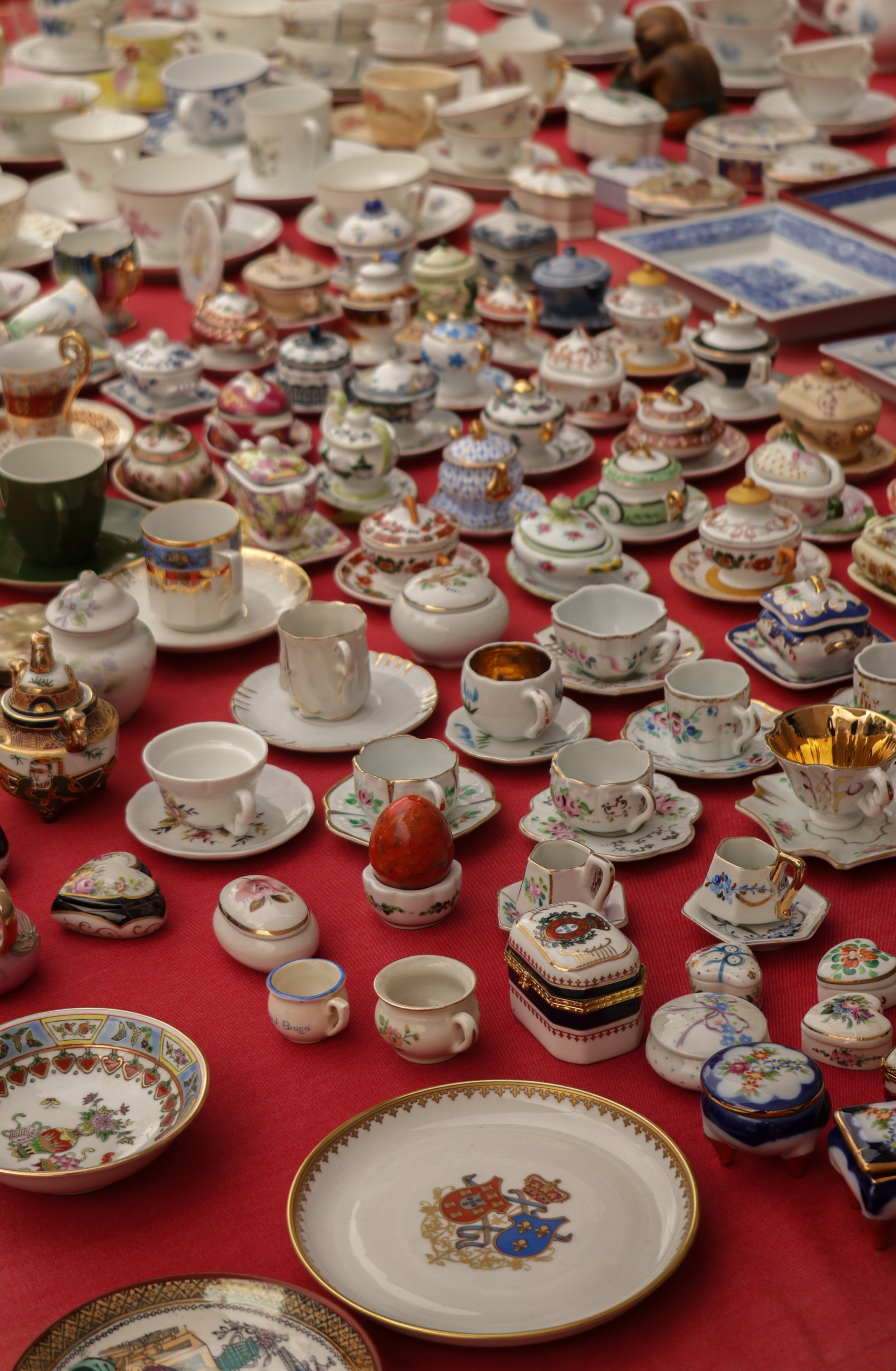 Lisbon, fleamarket. Magic photos