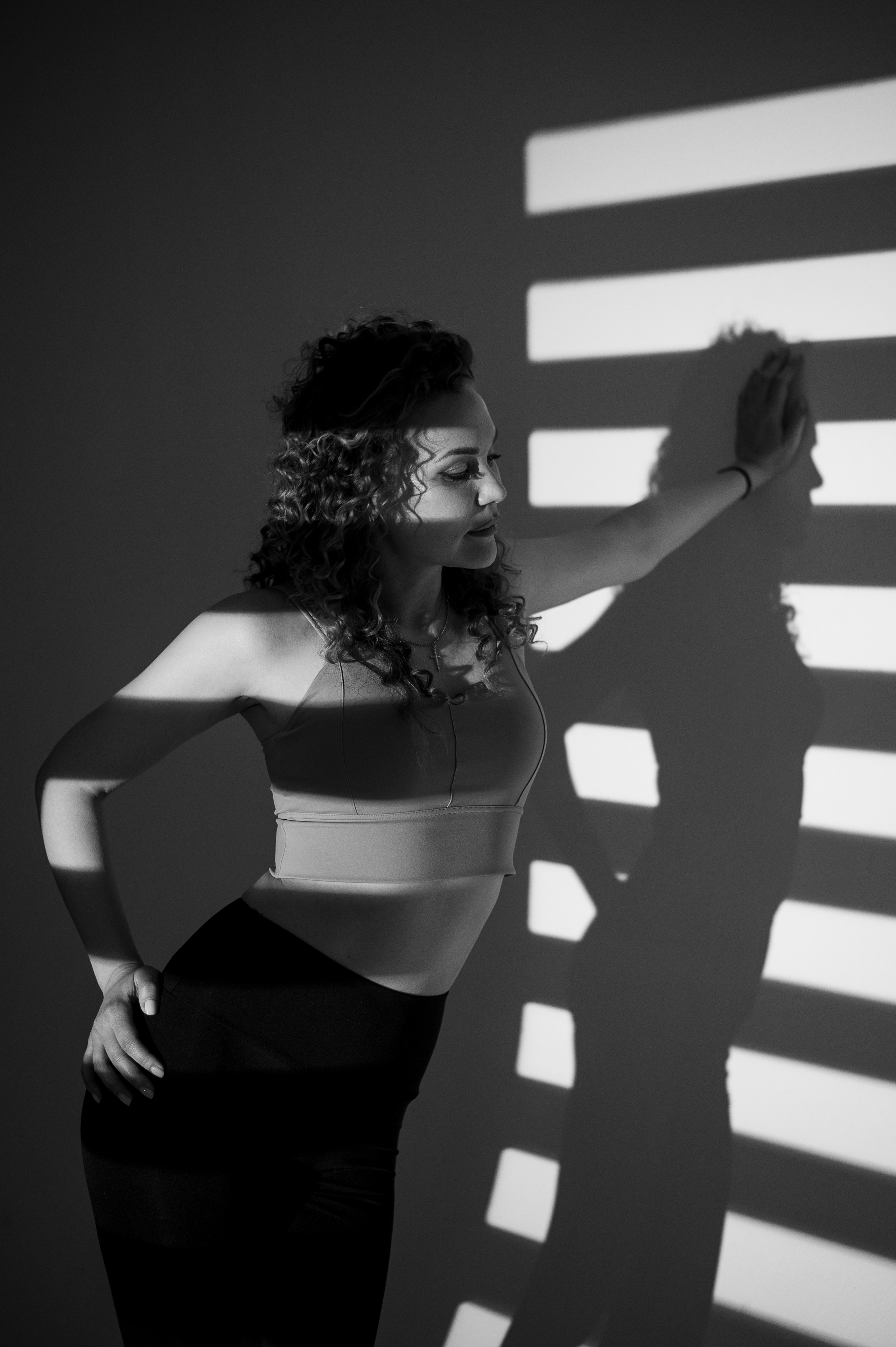 Женская фотосессия с применением рамок и масок на фоне. Женский фотограф Санкт-Петербург Александра Колий