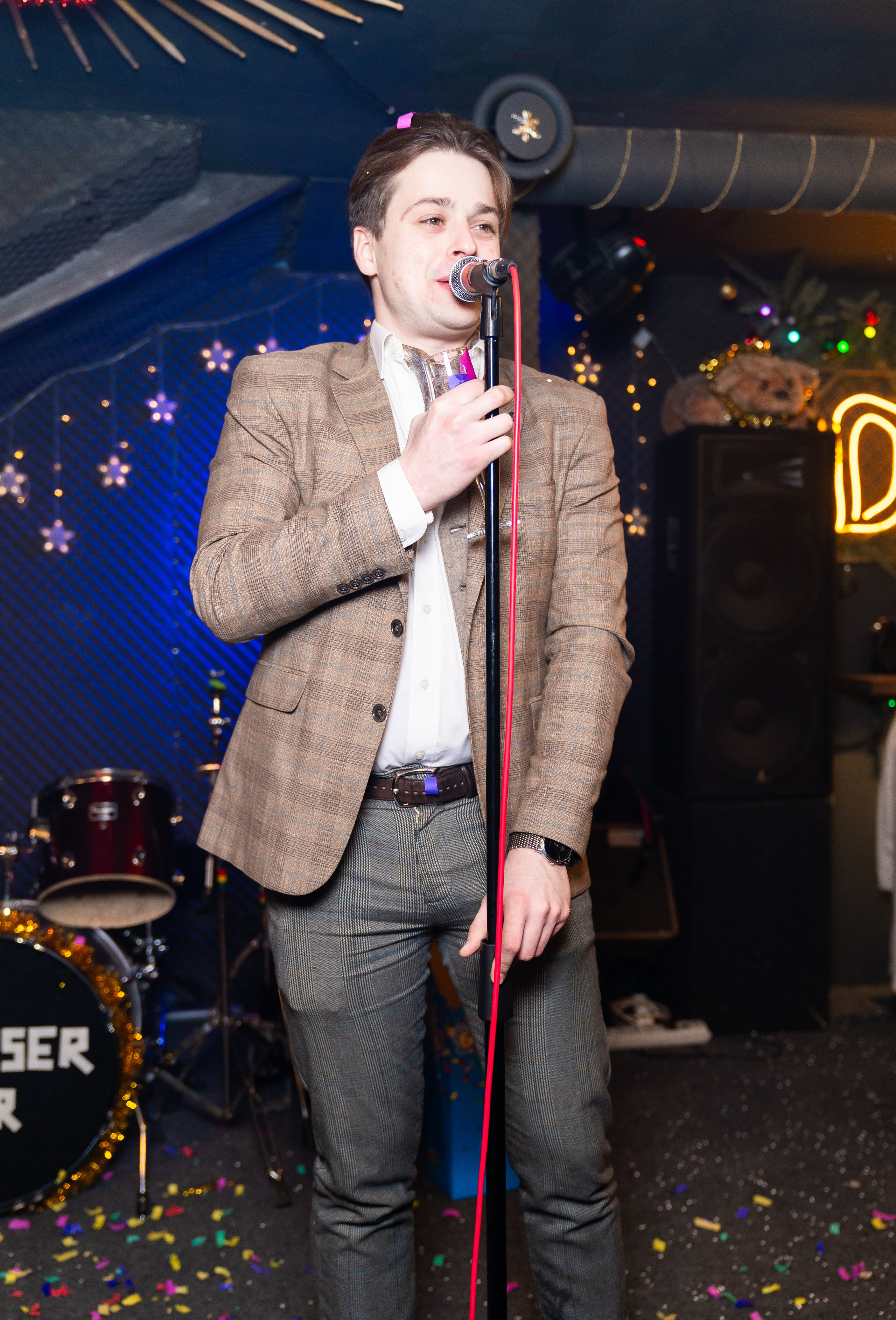 Новый год 2026. Новогодняя ночь 2026 в баре Дебошир (Debaser). Репортажный, street и urban фотограф в Санкт-Петербурге Мальцев Евгений