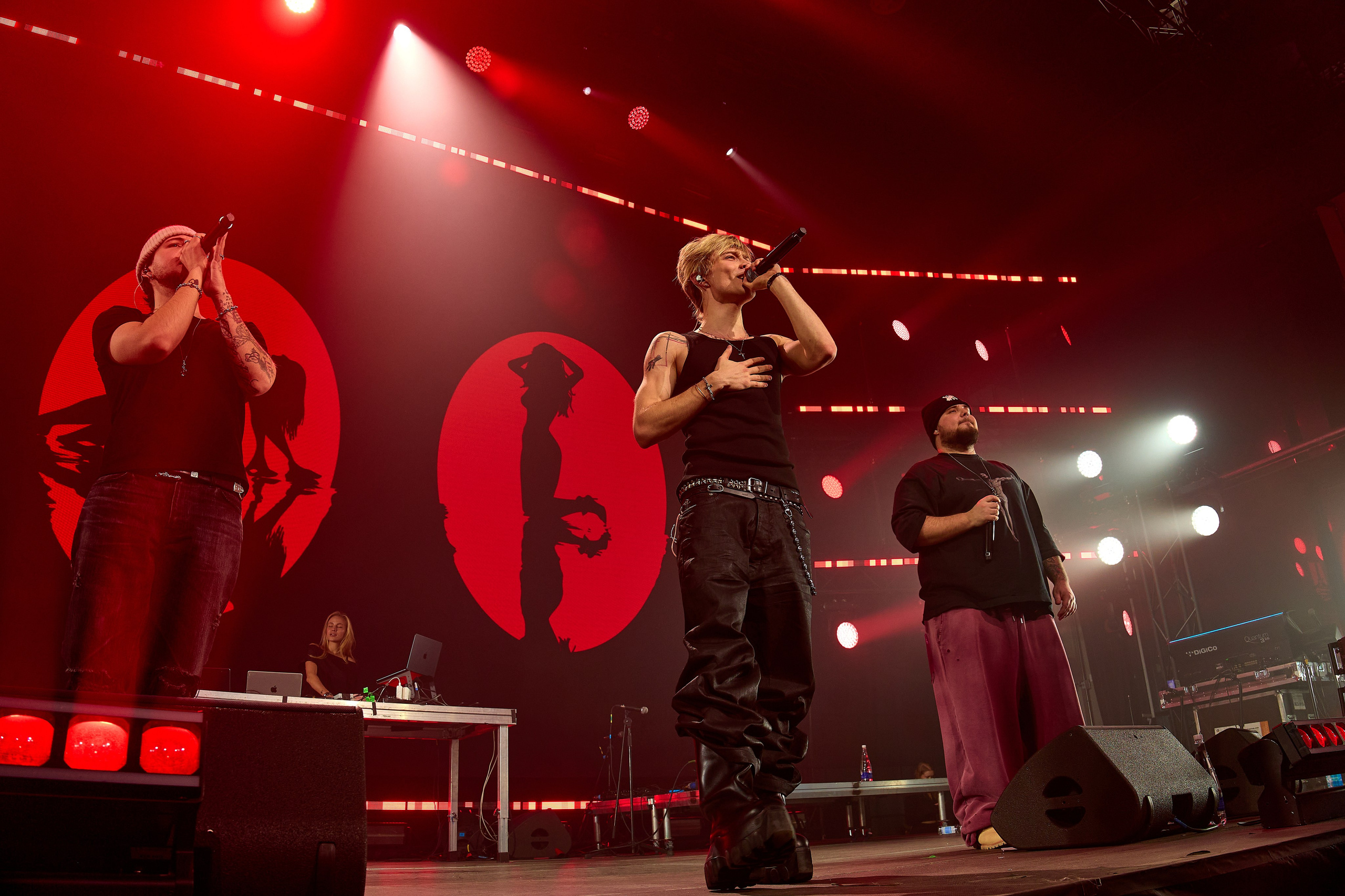 Nkeei, Unique, Artem Shilovets. Святослав Лебедев | Рекламный фотограф — Коммерческая съемка, Арт-дирекшн, AI-интеграция