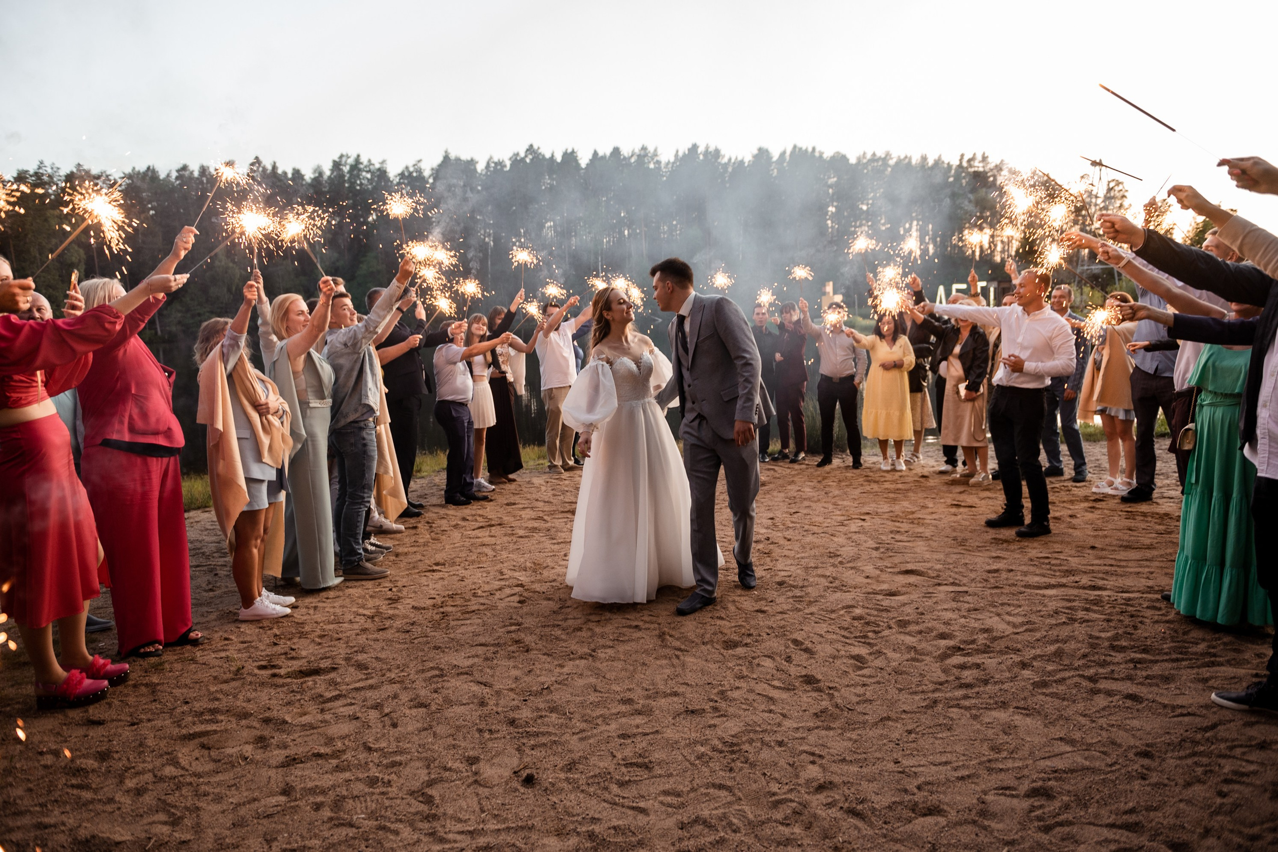 Весь день под дождем, вечером закат на озере. Свадебный и семейный фотограф София Невская