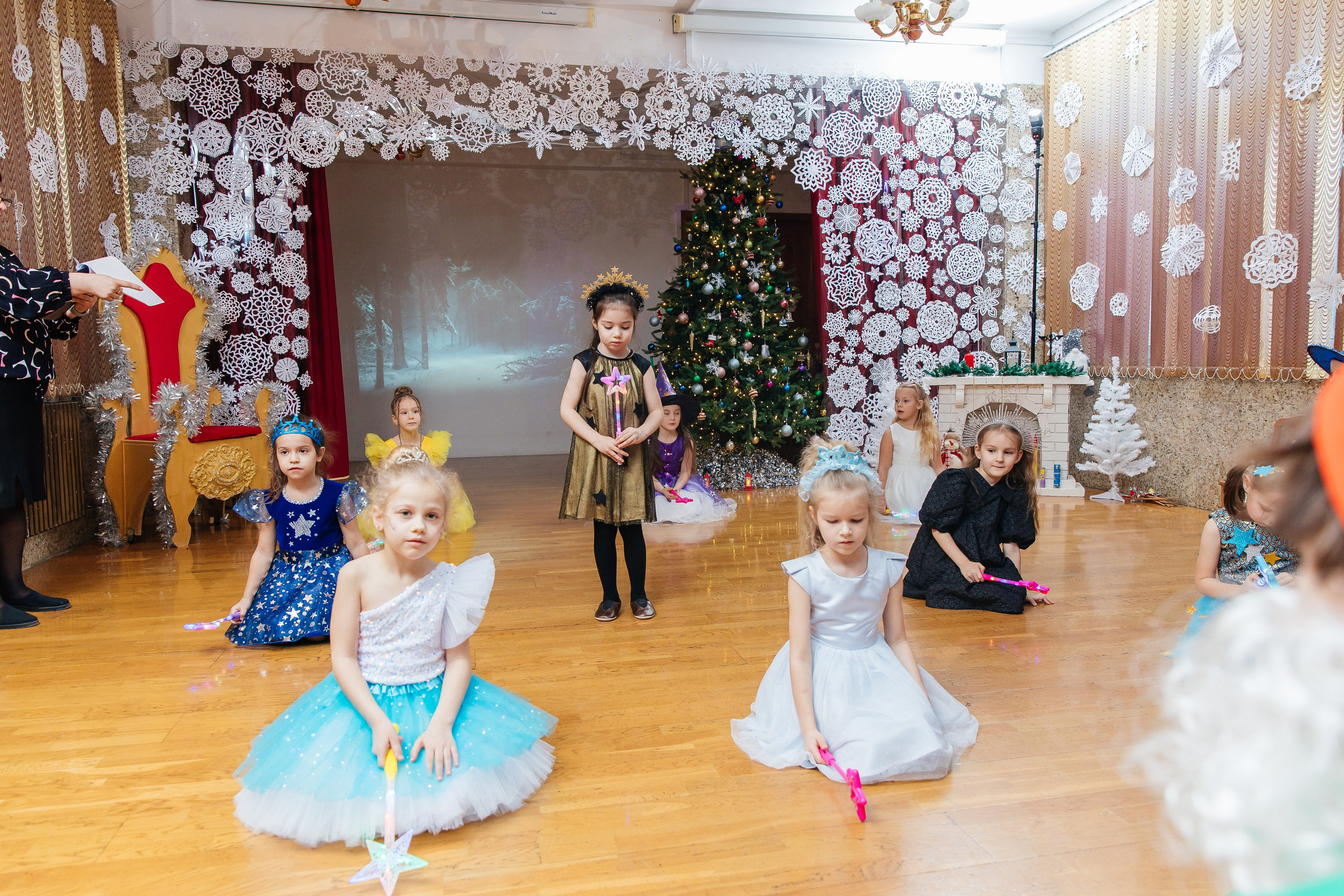 Детский сад № 93 — Утренник (27.12.2024). Свадебный и семейный фотограф Крамар Наталья