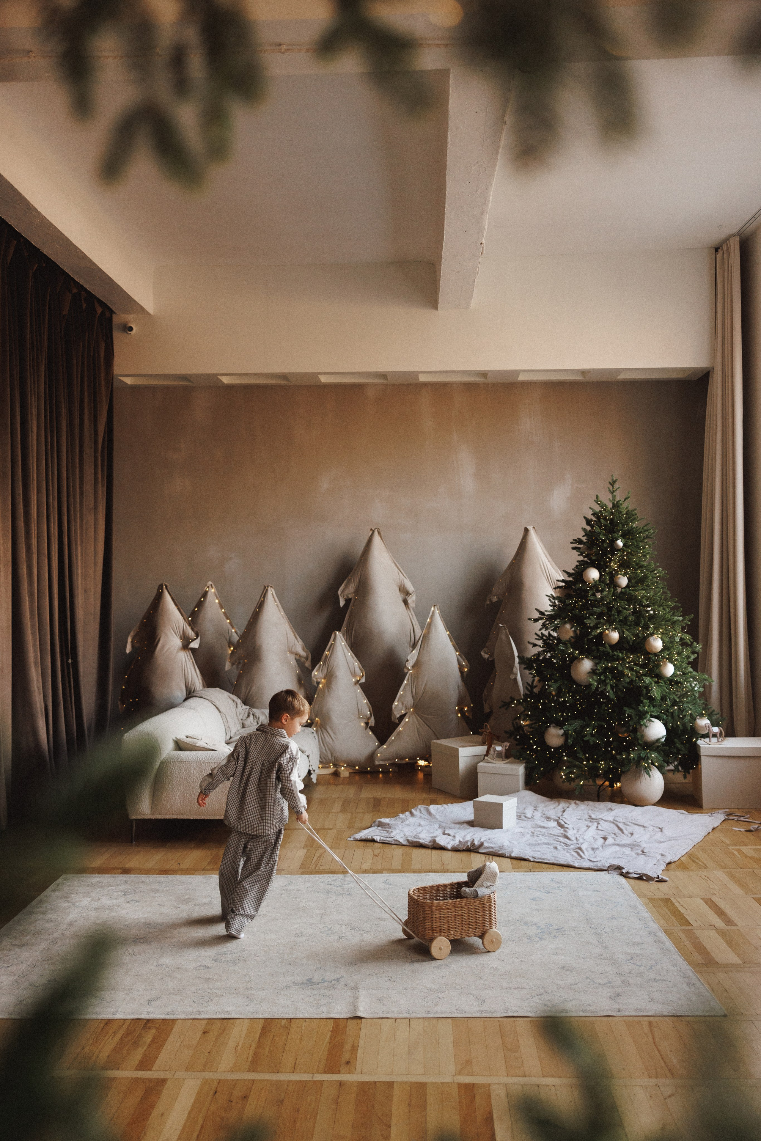 Семейная новогодняя фотосессия в фотостудии «Паркет», город Краснодар. Семейный и детский фотограф в Краснодаре Анна Трашкова