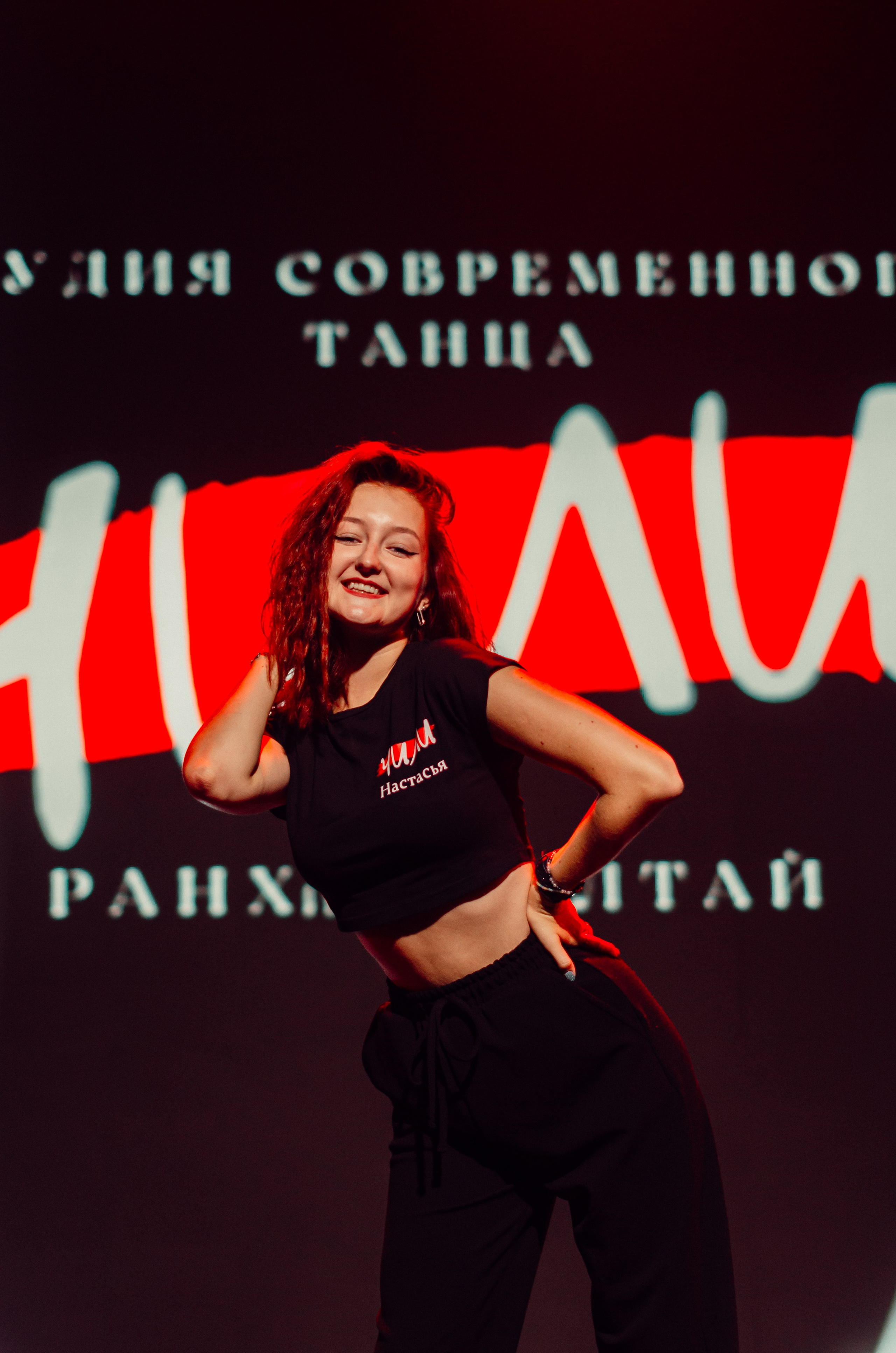 Групповая фотосъемка танцевального коллектива. Денисова Аля — фотограф для парных съемок и индивидуальных историй в Барнауле