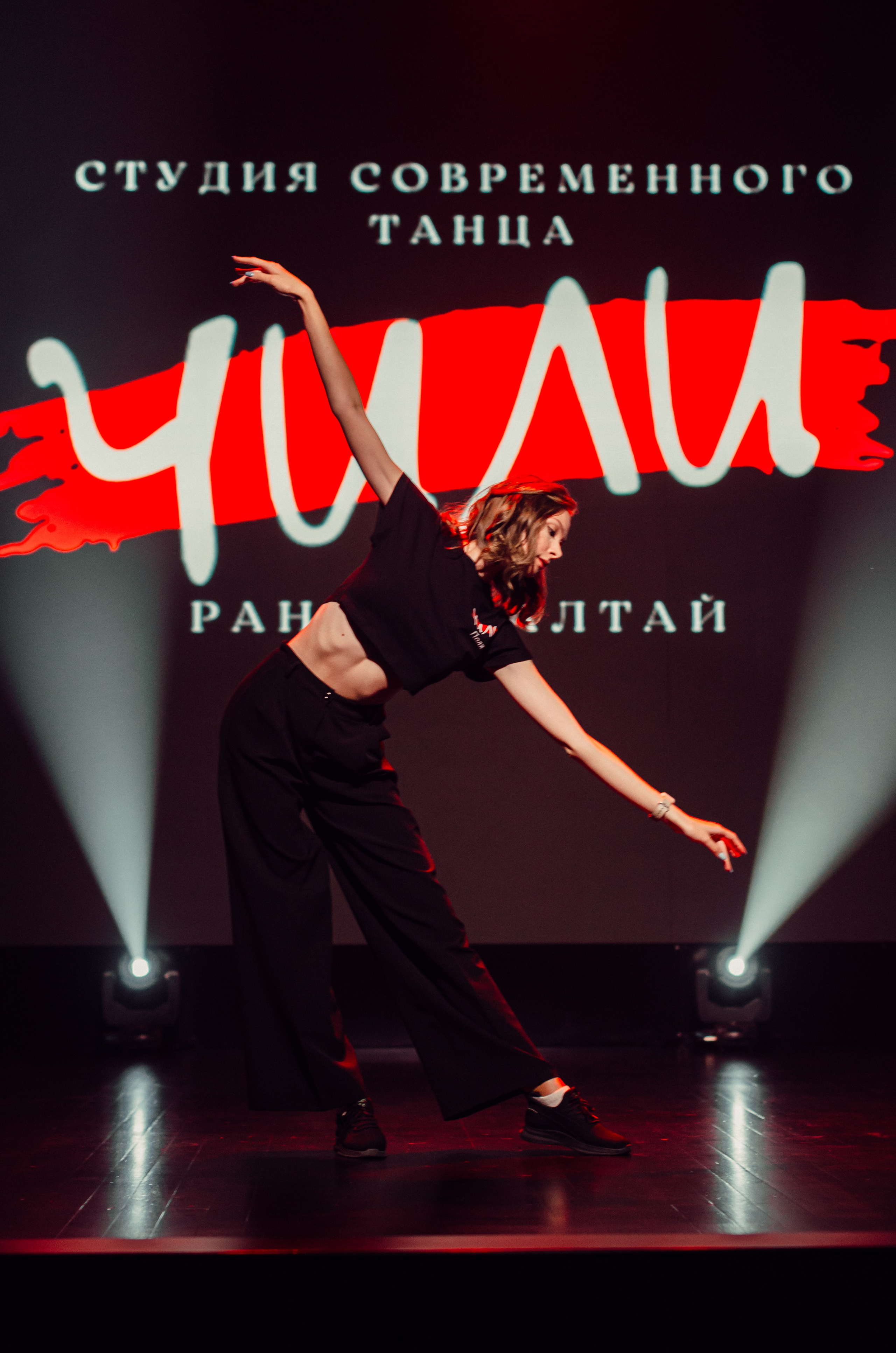 Групповая фотосъемка танцевального коллектива. Денисова Аля — фотограф для парных съемок и индивидуальных историй в Барнауле