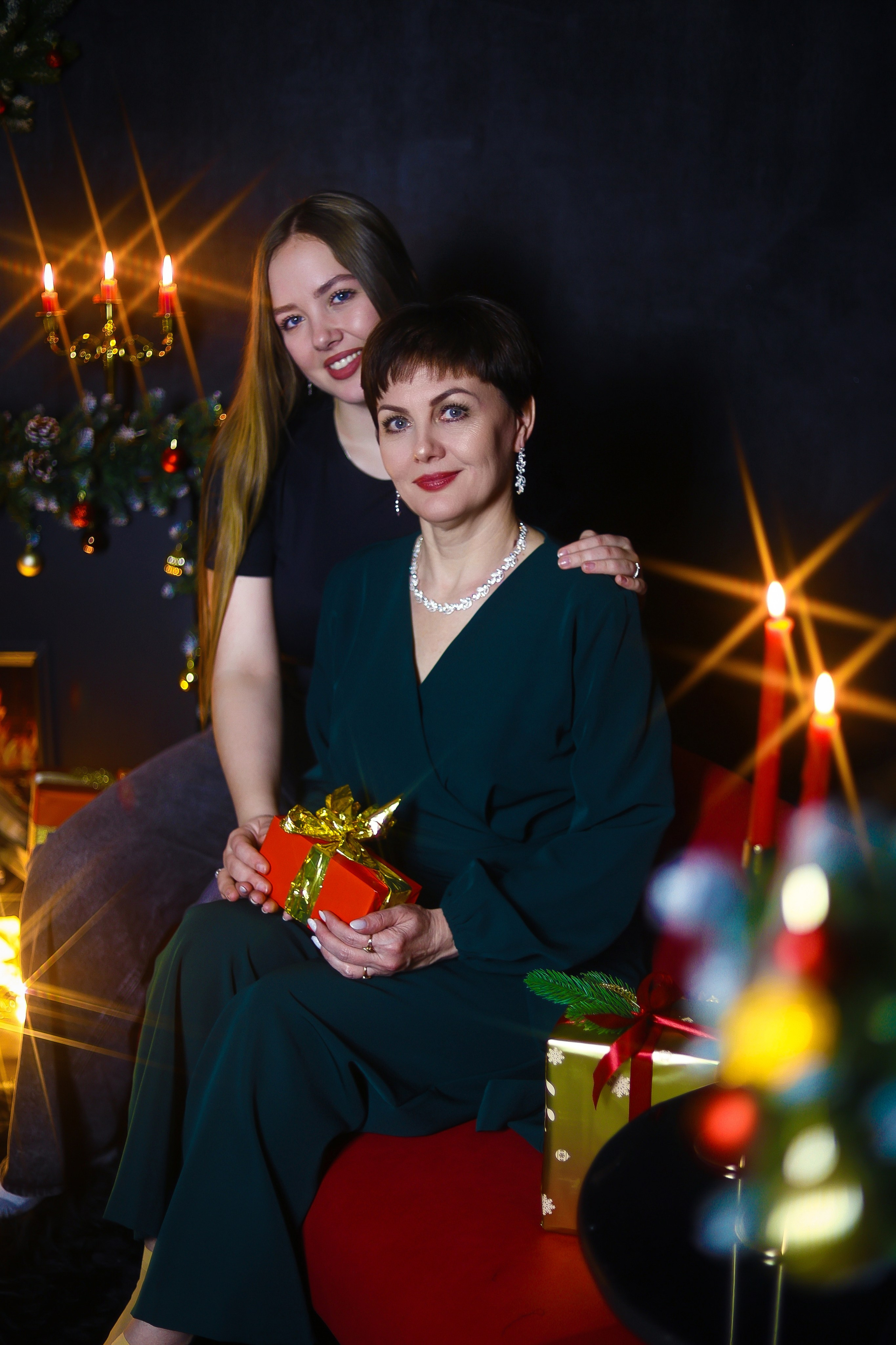 Семейные фотосессии студийные; новогодние, тематические, домашние и тд. Выпускные альбомы для школ и Детских садов в Барнауле /Выпускные/Свадебные/Детские/Семейные и др. виды съёмок /Фотограф Вера Валейко