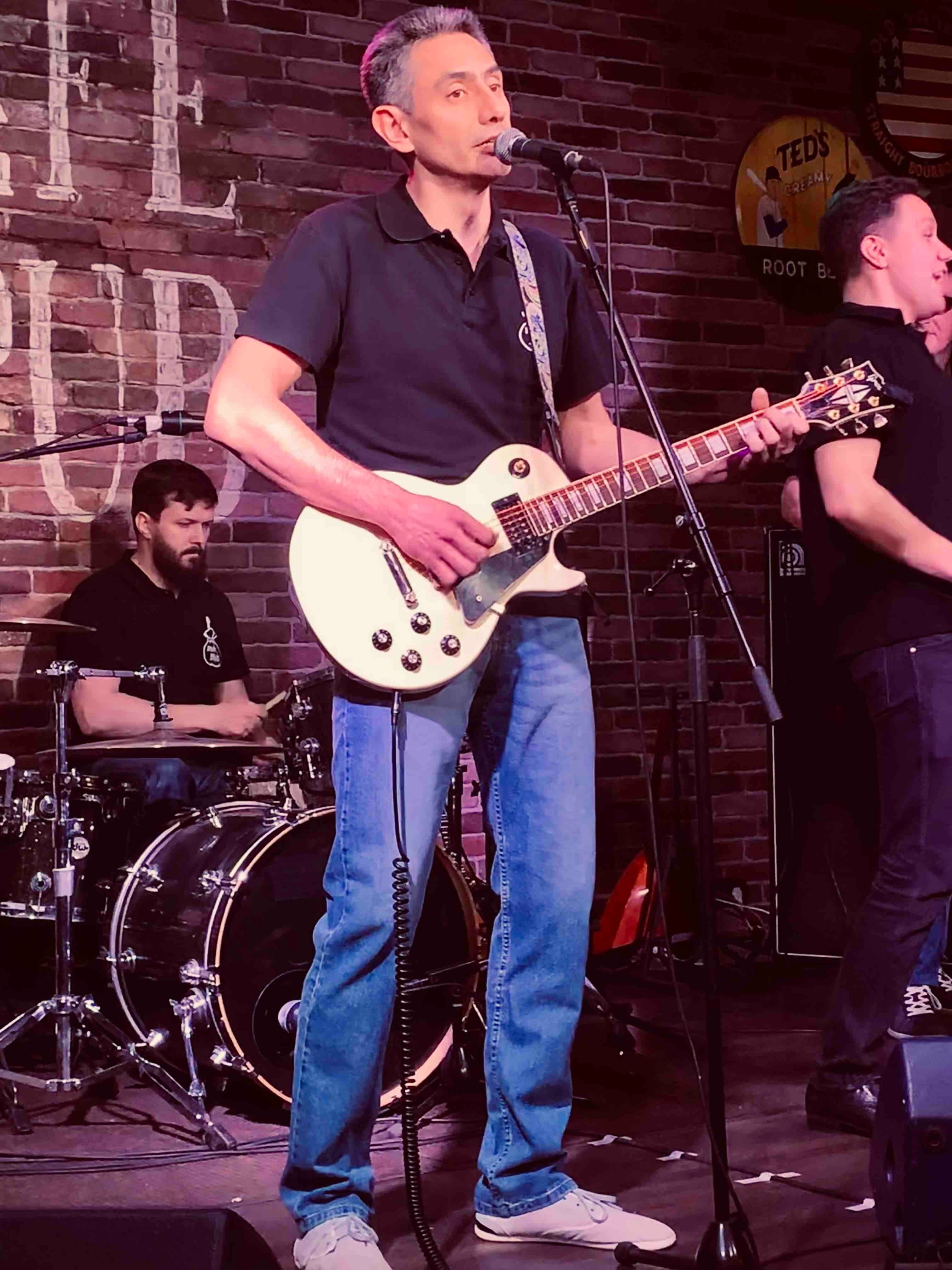 LifePub 16.03.2022. Московская кавер-группа BankBand