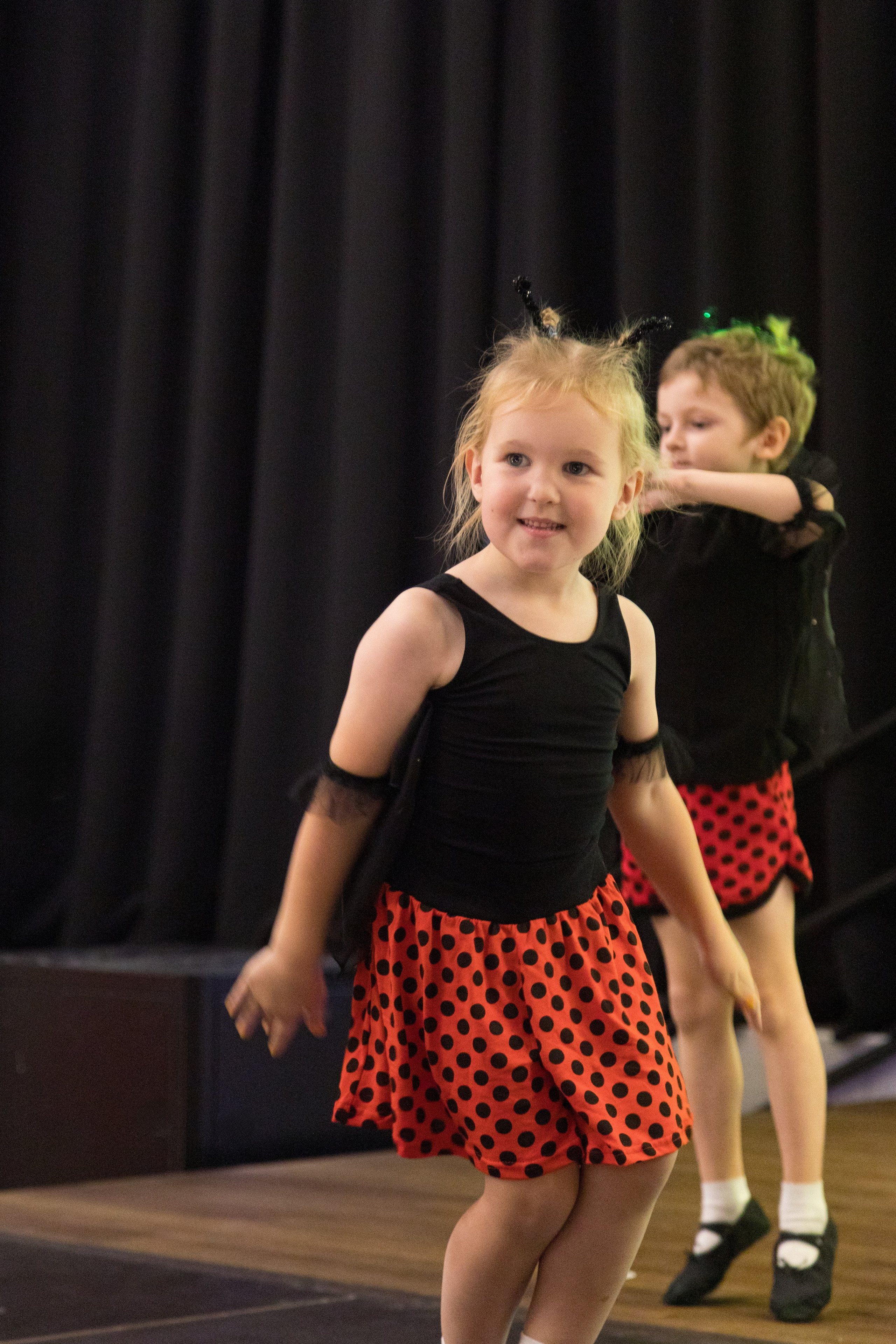 Отчетный концерт танцевального коллектива «ПЕТЕРБУРИКИ». Детский и контент фотограф Надя Волкова Санкт-Петербург