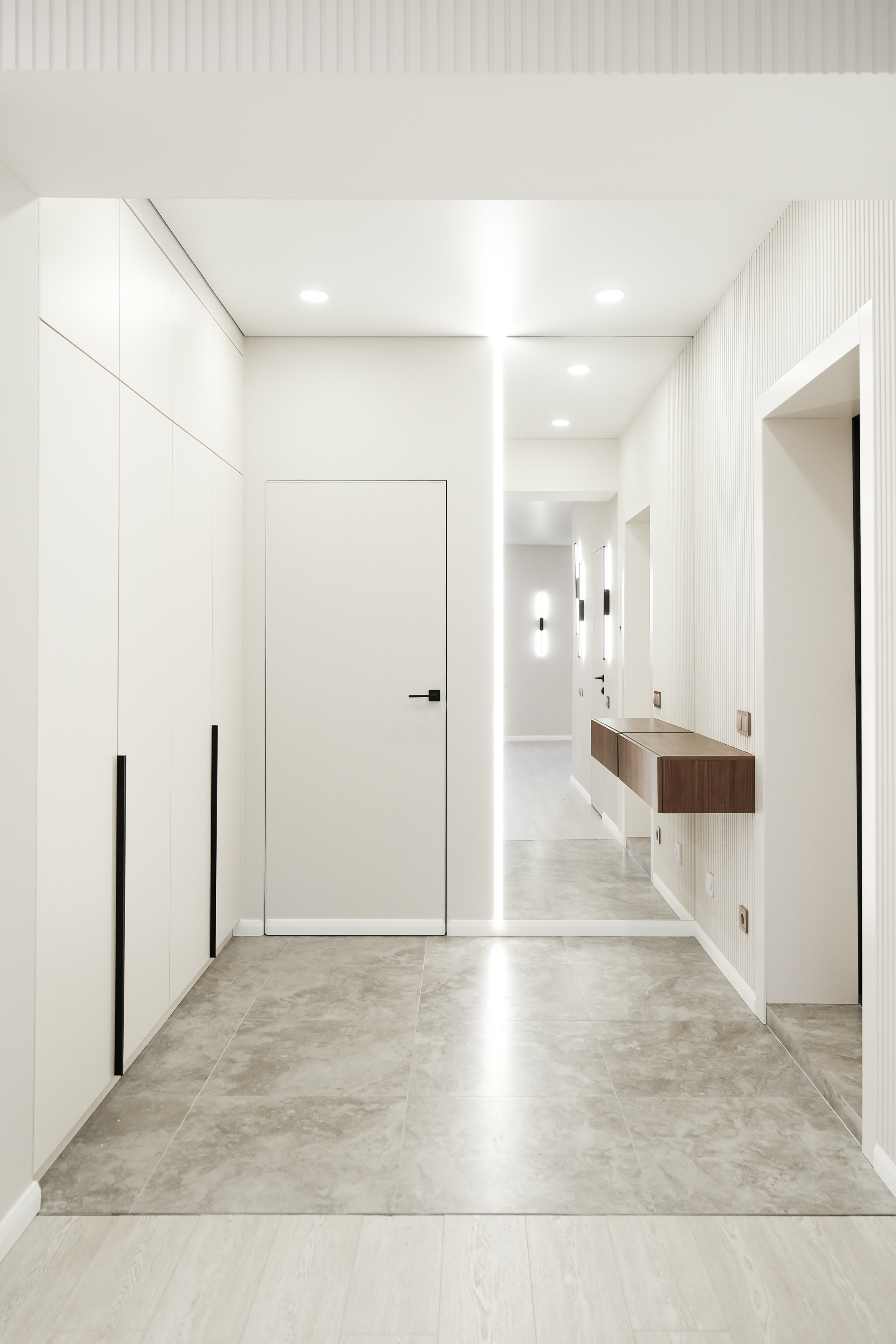 Шкаф и консоль в прихожую от ГУДРУМ. Мебель на заказ в Томске. ГУДРУМ — Мебель на заказ в Томске | Кухни | Шкафы | Стулья и Столы