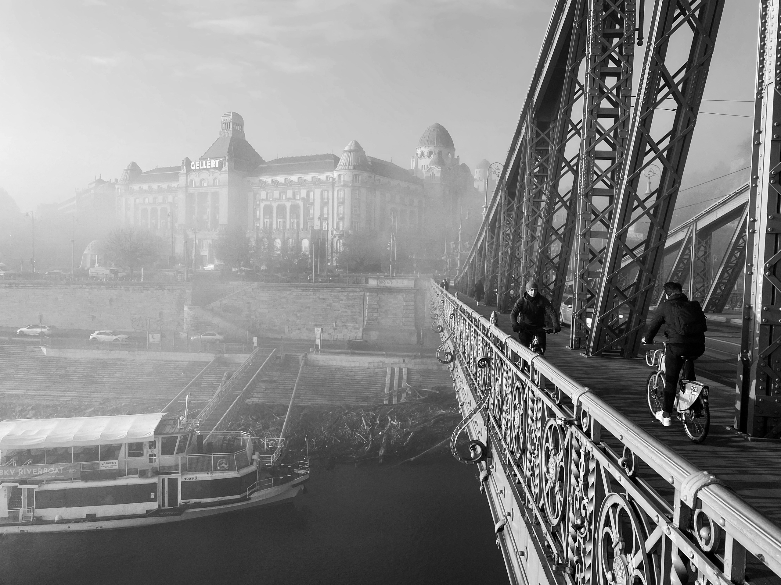 STREET PHOTOGRAPHY. Photographer in Budapest  — Yura Knyazev