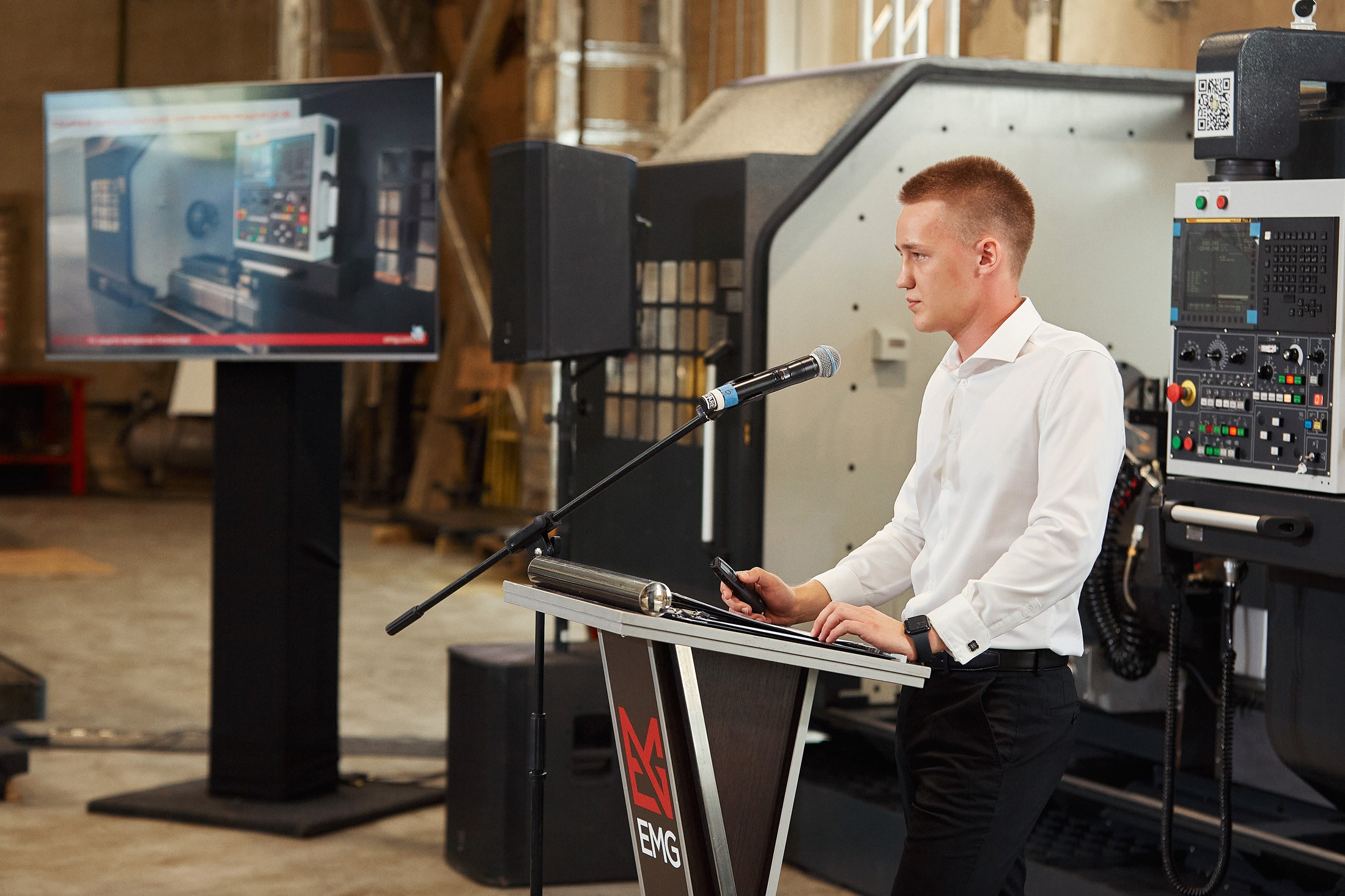 EMG / Международный форум / Презентация нового высокоточного станка. Антон Артюшин, портретный фотограф. Москва