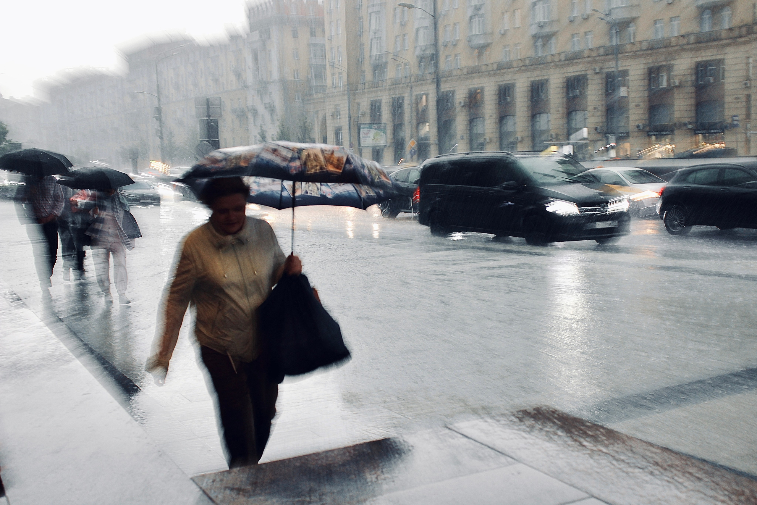 The rain caught us / Moscow 2024. POLINA MÔMOT