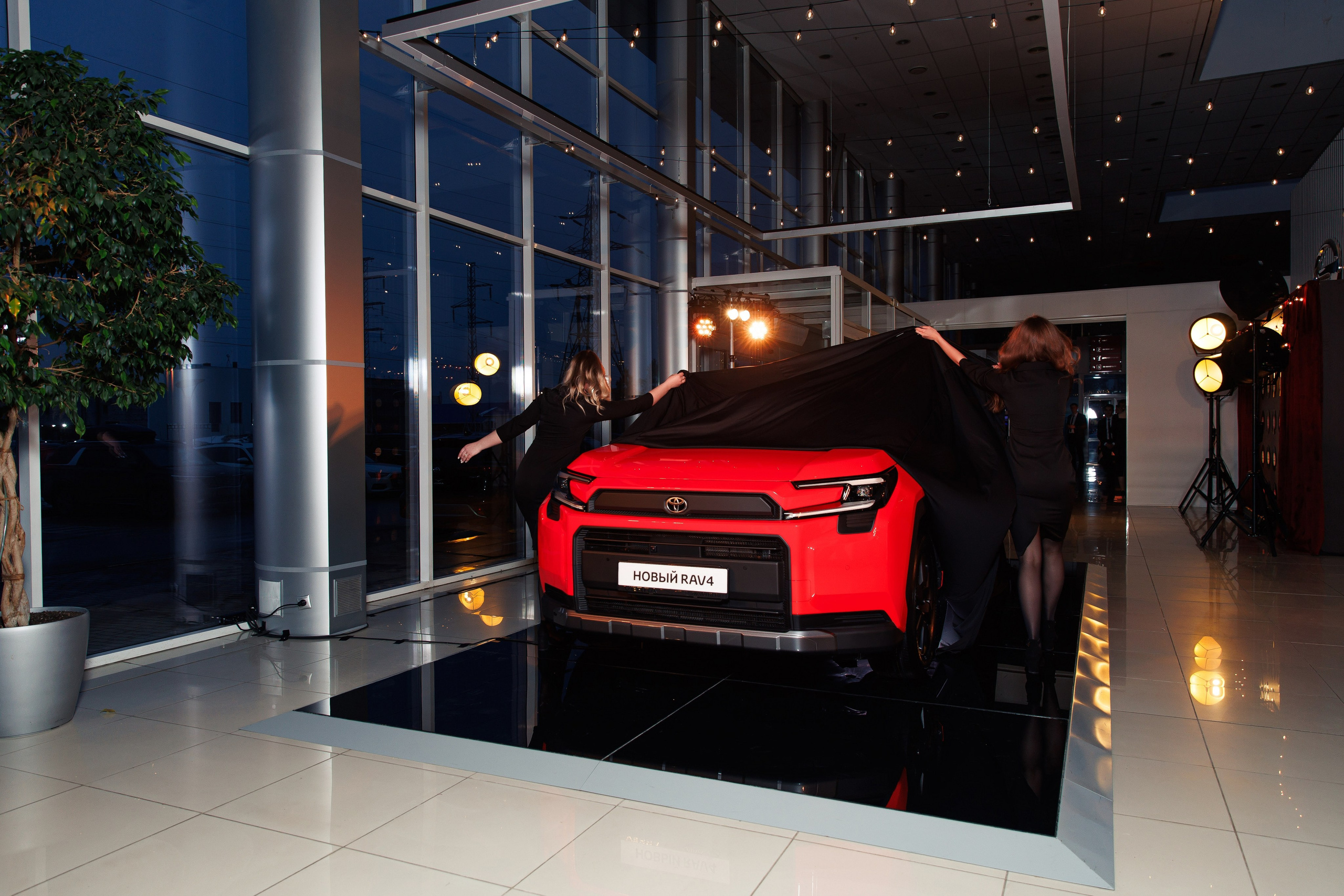 Презентация новой Toyota RAV4. Репортажный и свадебный фотограф в Уфе Павел Кожевников