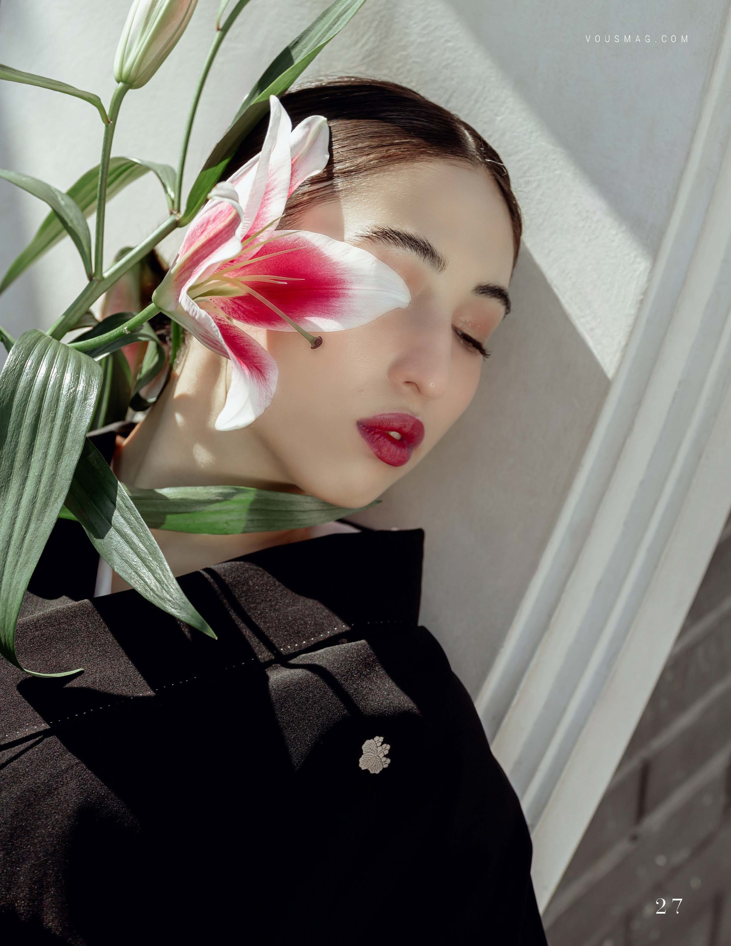 Бьюти-съемка в Москве с креативным визажем. Студийный портрет с акцентом на текстуру кожи и объем. Фэшн-фотограф.