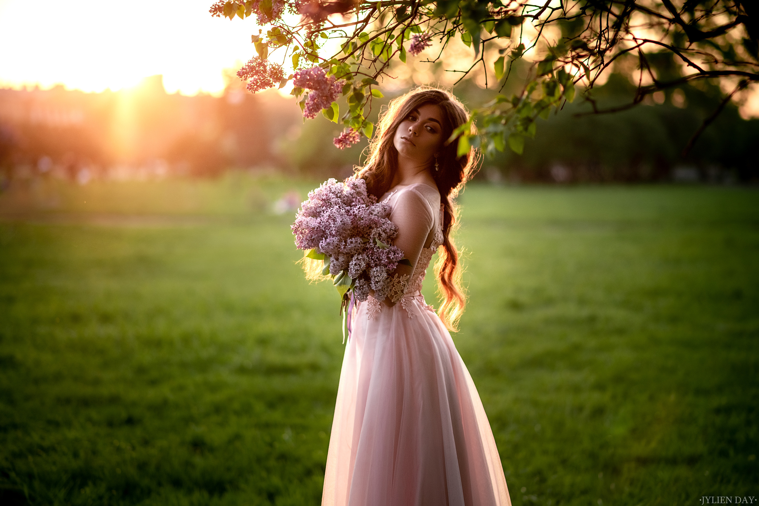 Нежная фотосессия в цветущей сирени. Юля Дэй • Фотограф, Санкт-Петербург