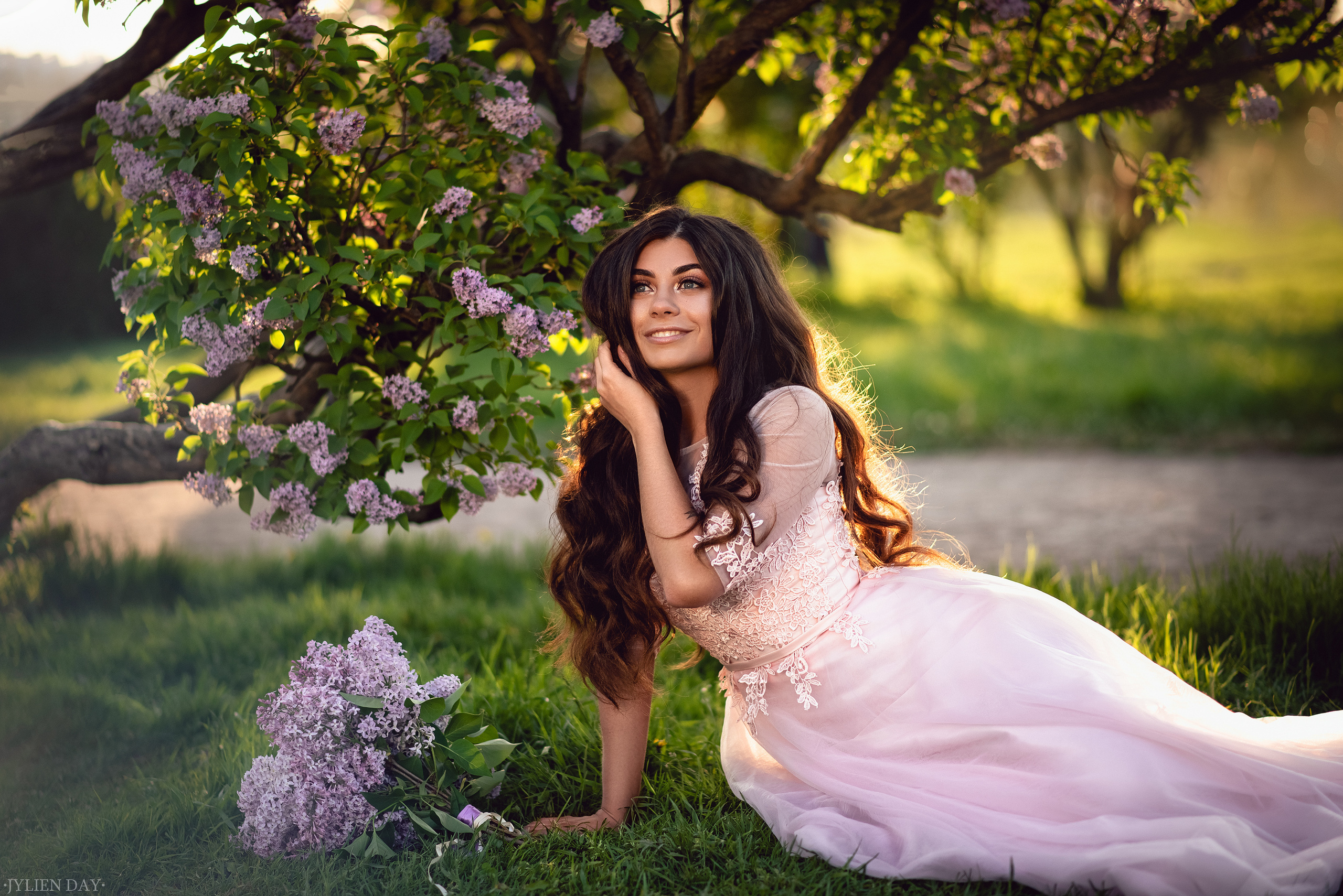 Нежная фотосессия в цветущей сирени. Юля Дэй • Фотограф, Санкт-Петербург