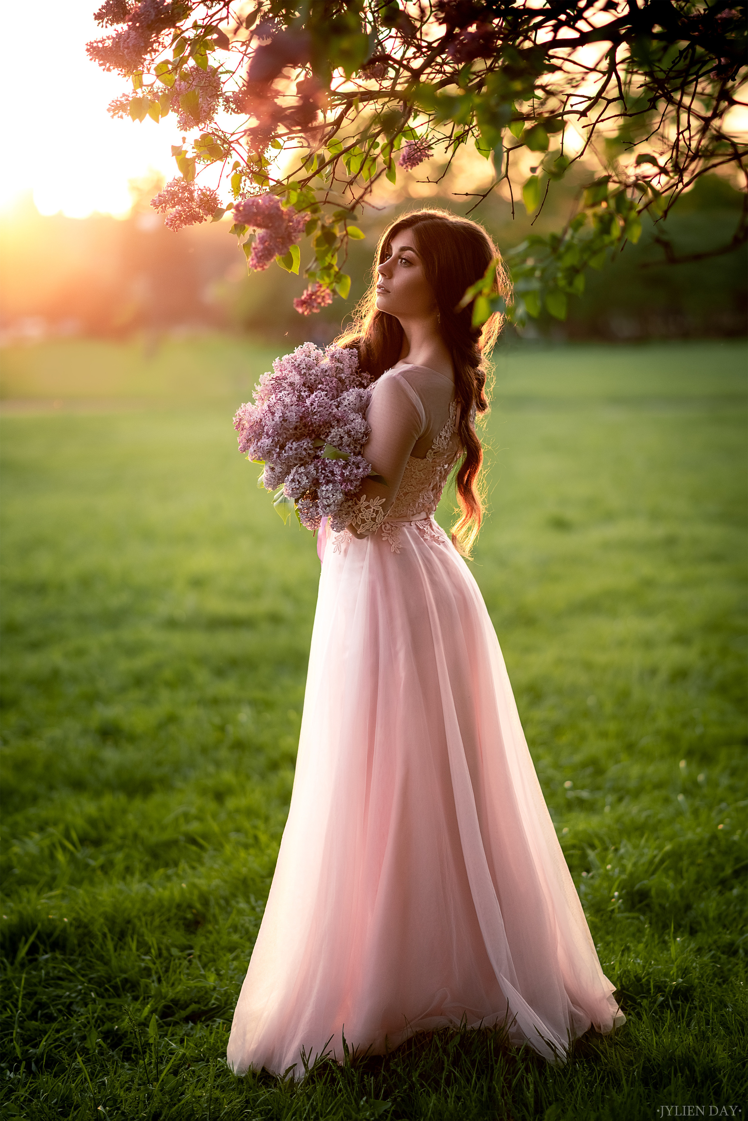 Нежная фотосессия в цветущей сирени. Юля Дэй • Фотограф, Санкт-Петербург