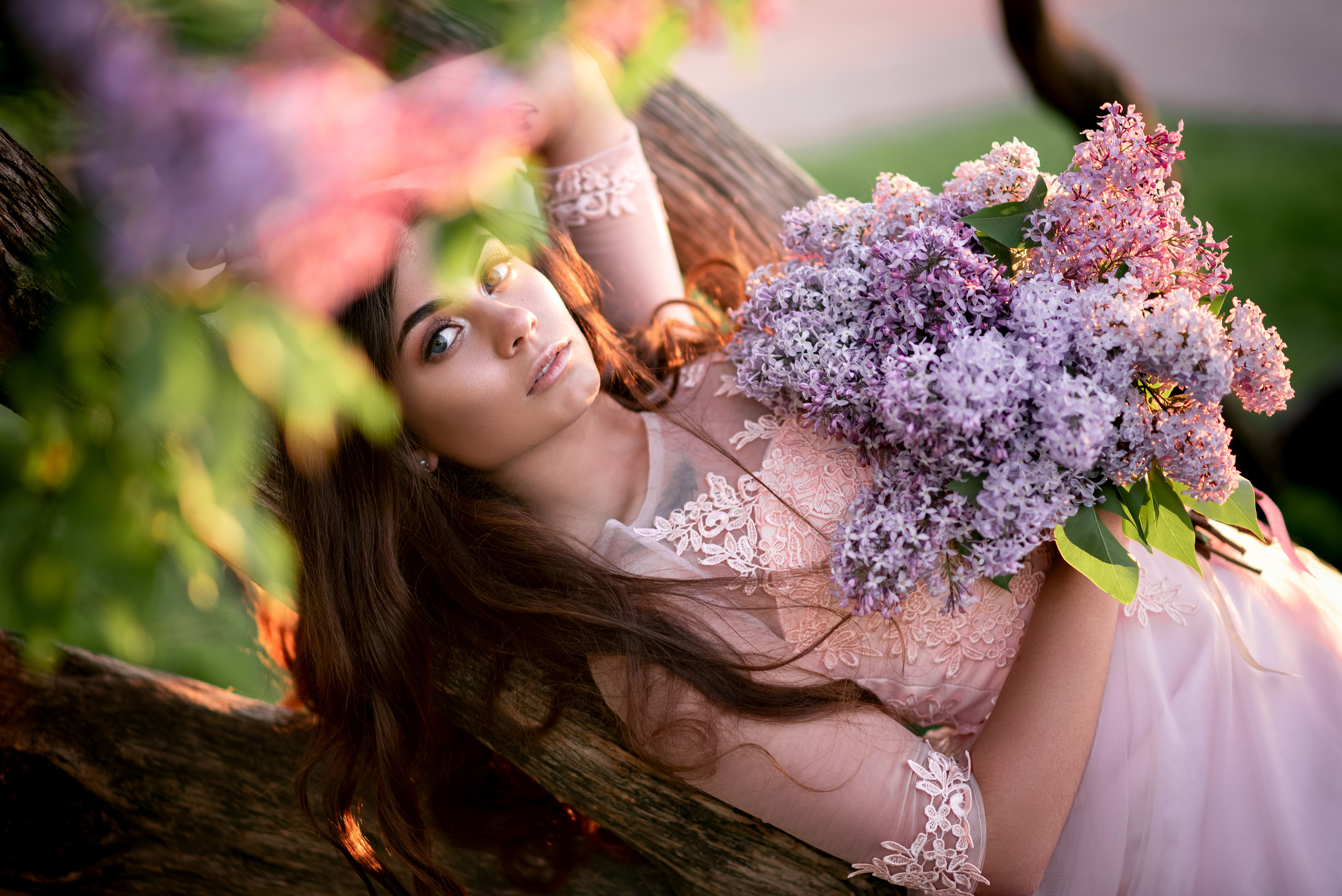 Нежная фотосессия в цветущей сирени. Юля Дэй • Фотограф, Санкт-Петербург