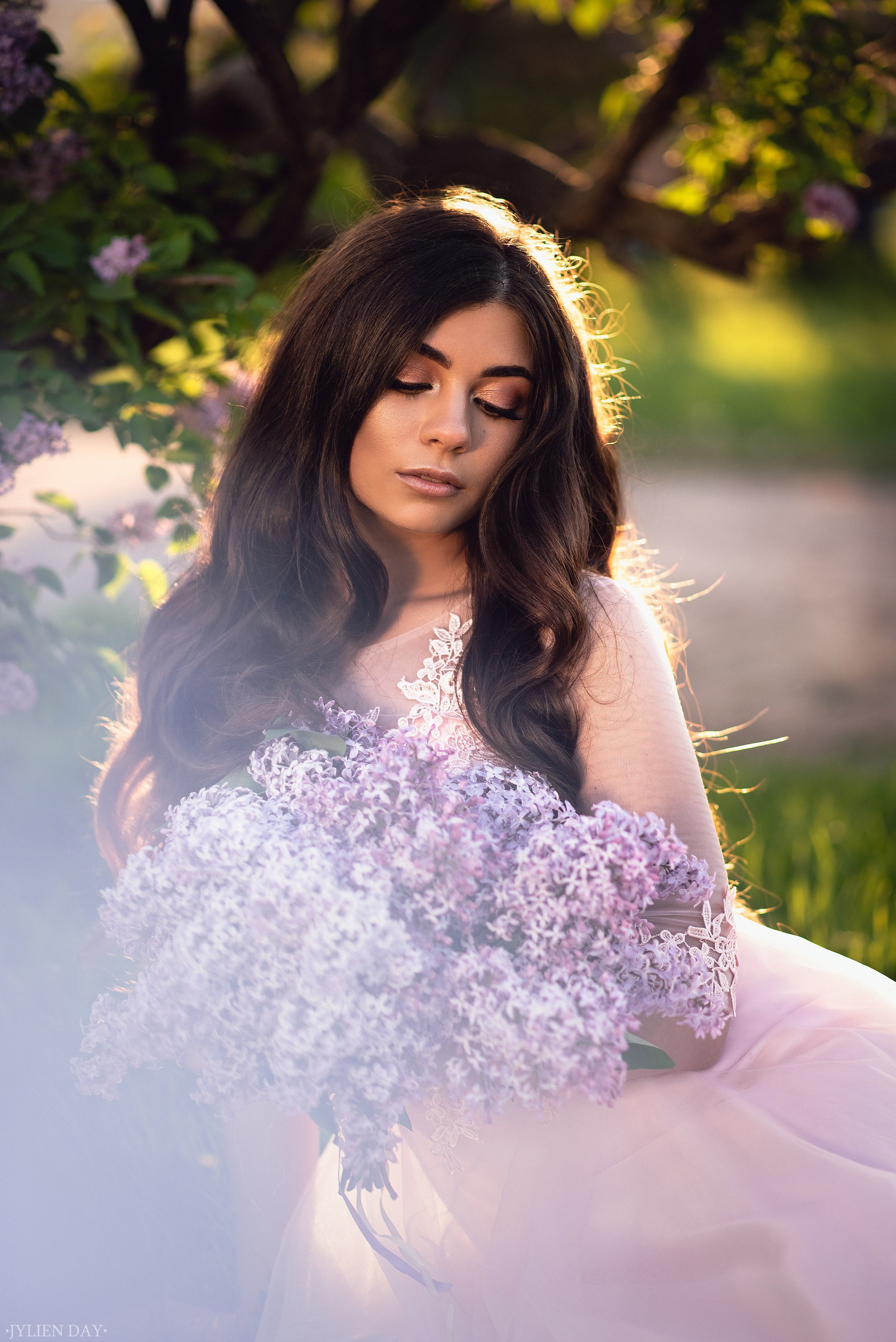 Нежная фотосессия в цветущей сирени. Юля Дэй • Фотограф, Санкт-Петербург