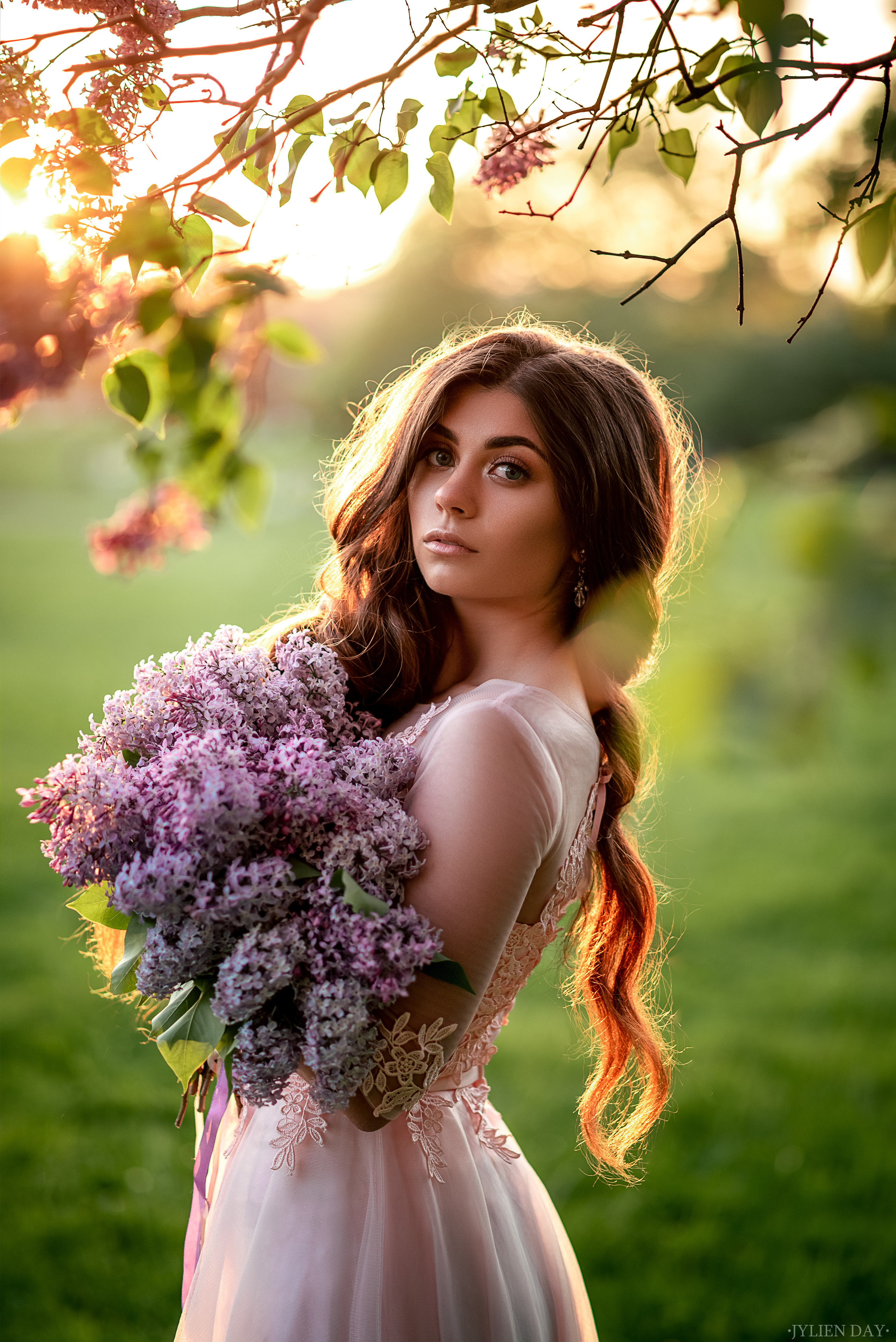 Нежная фотосессия в цветущей сирени. Юля Дэй • Фотограф, Санкт-Петербург