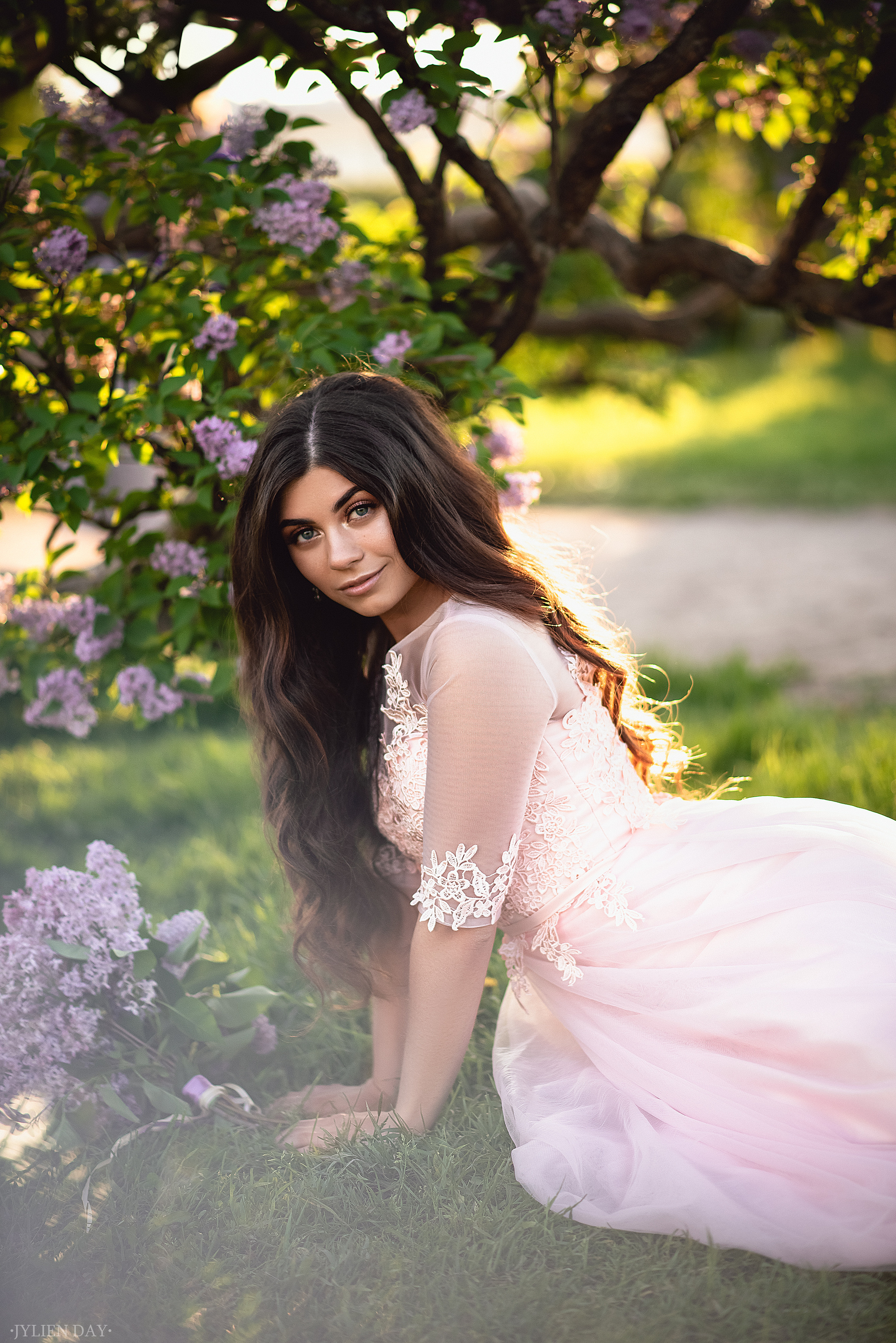 Нежная фотосессия в цветущей сирени. Юля Дэй • Фотограф, Санкт-Петербург