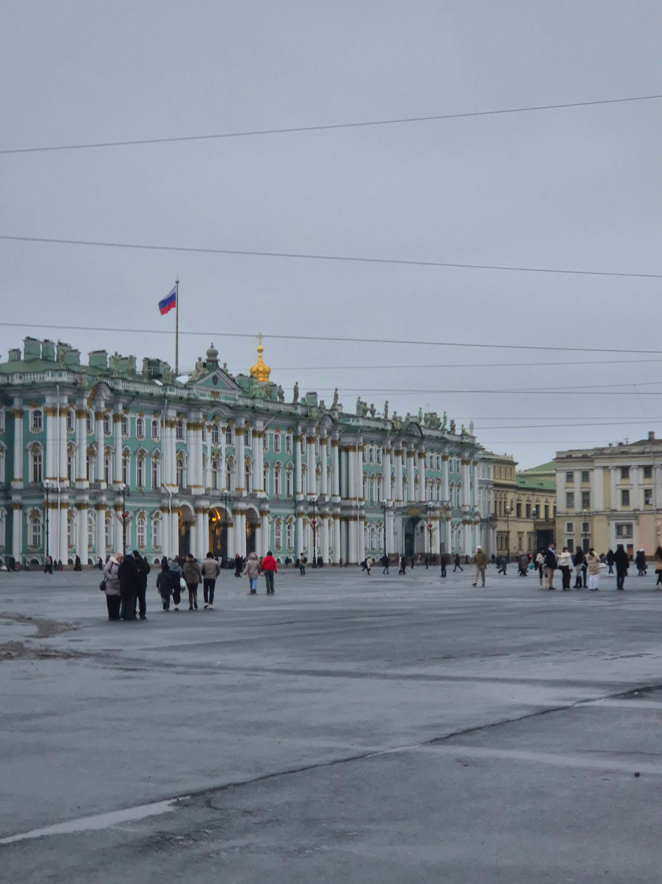На Дворцовой нет толп, снега тоже нет