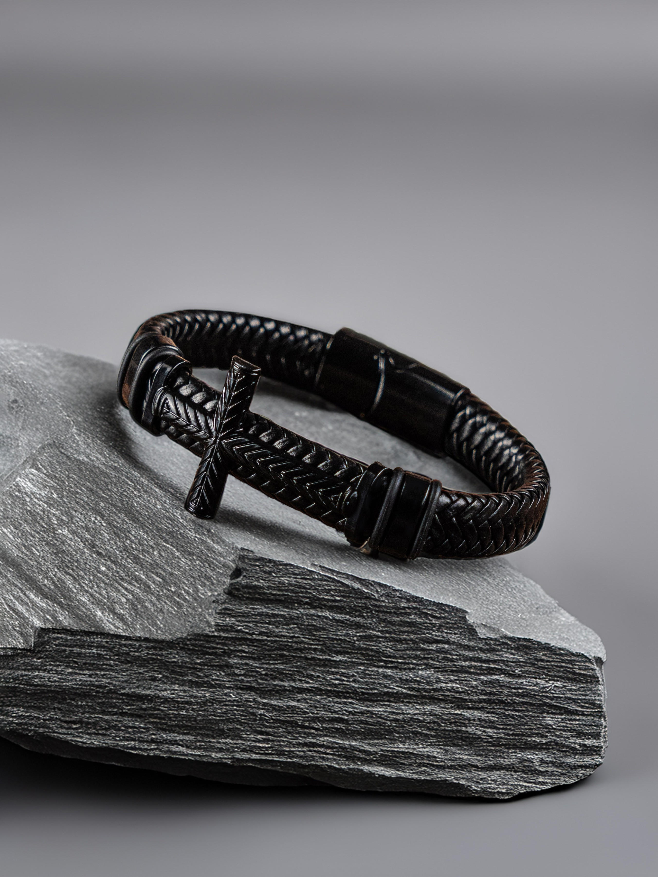 Фотосъемка браслетов с заменой фона, нанесение инфографики. Олейник Денис — предметный фотограф, фотограф для маркетплейсов в Казани