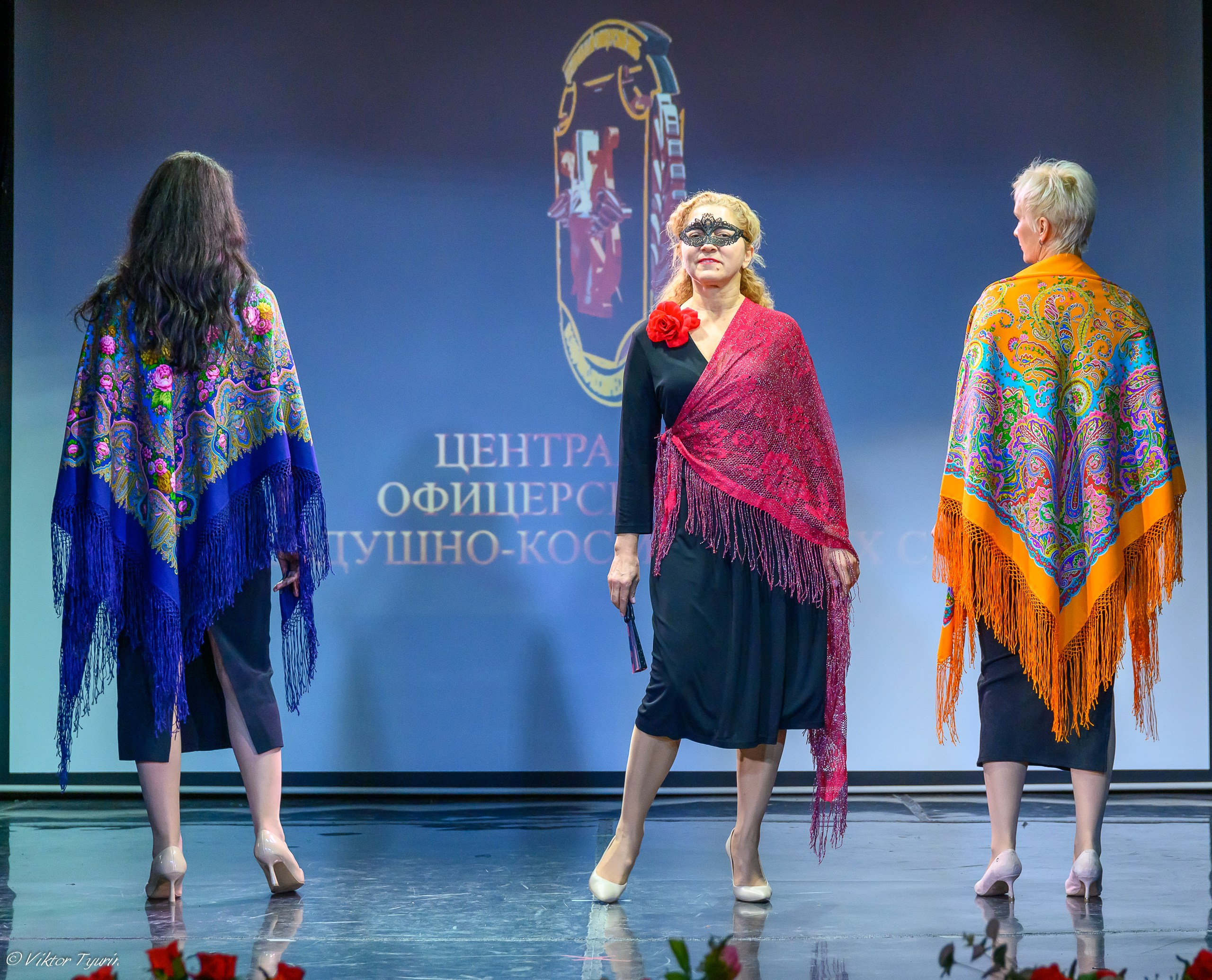 Показ в Центральном офицерском клубе ВКС, 2024. Коллекционер и искусствовед Олеся Ястребова