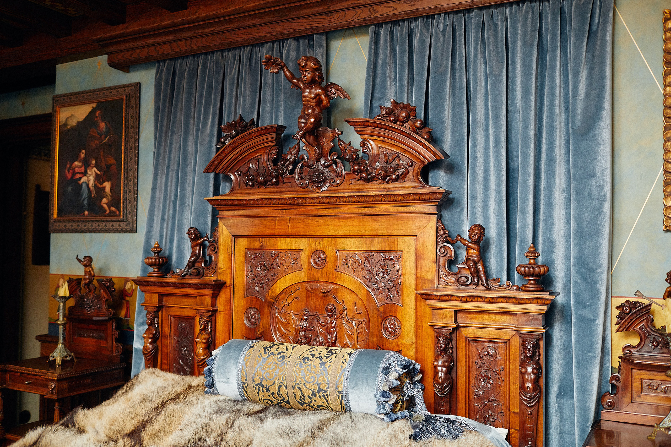 Никас Сафронов — экскурсия по дому. Репортажный фотограф в Москве Константин Дерягин