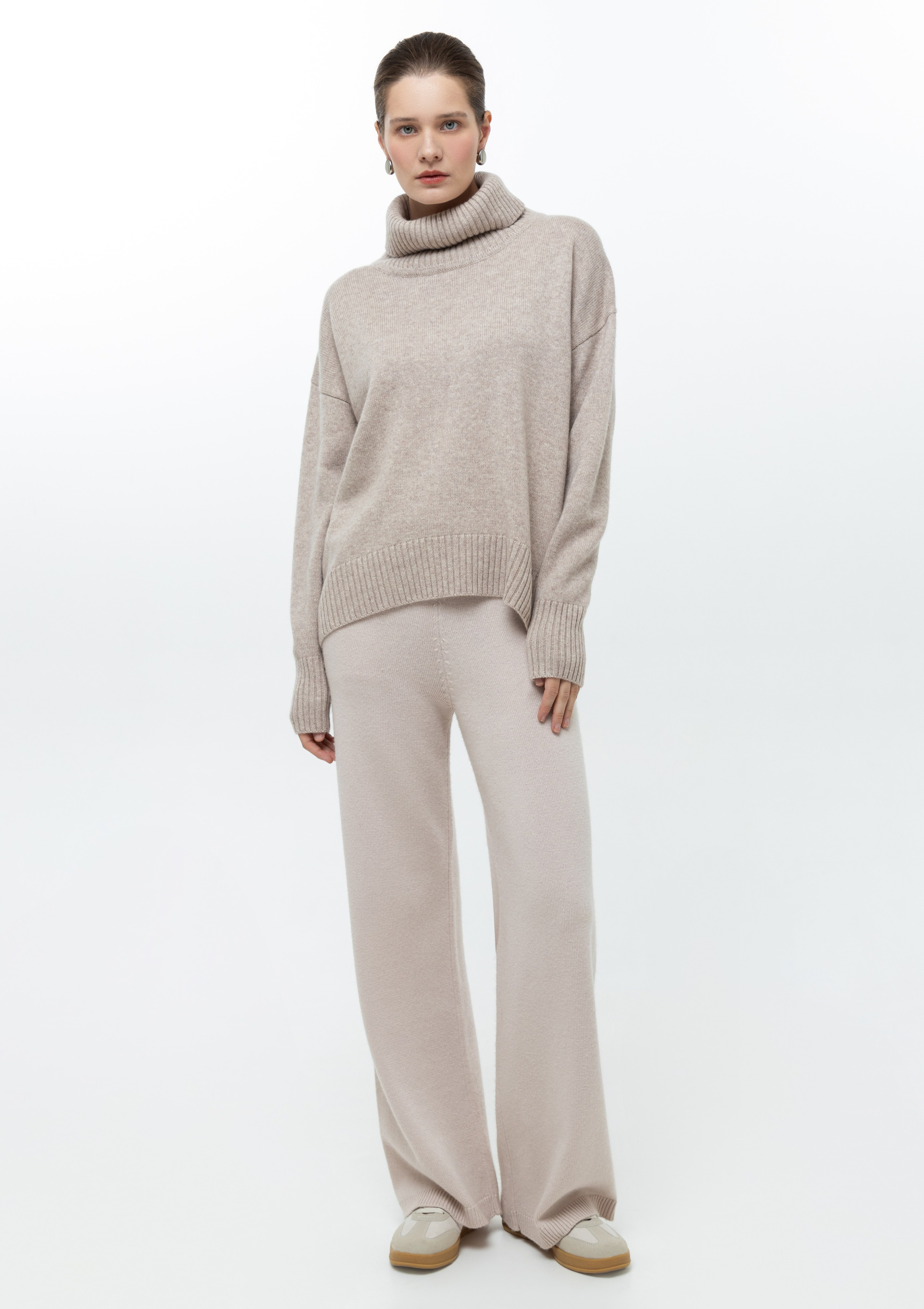 Каталог. Верхняя одежда + трикотаж бренда. 4ч,. Визажист для брендов, Фэшн продюсер Олеся Глушкова