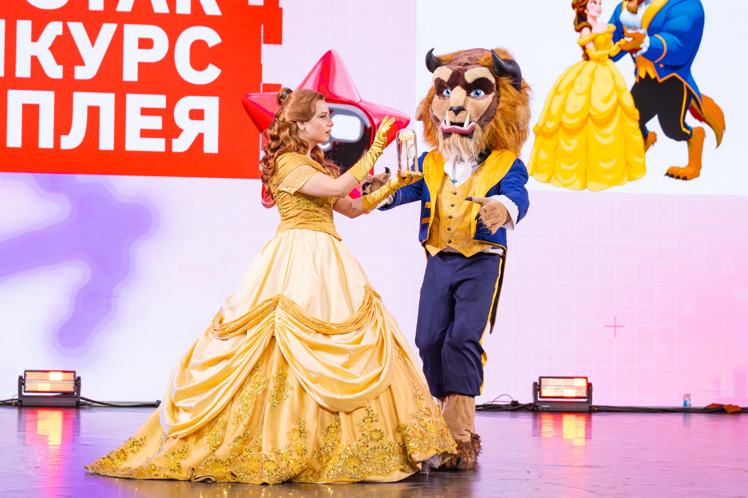 Сцена РЭД ЭКСПО 2024. Косплей фотограф