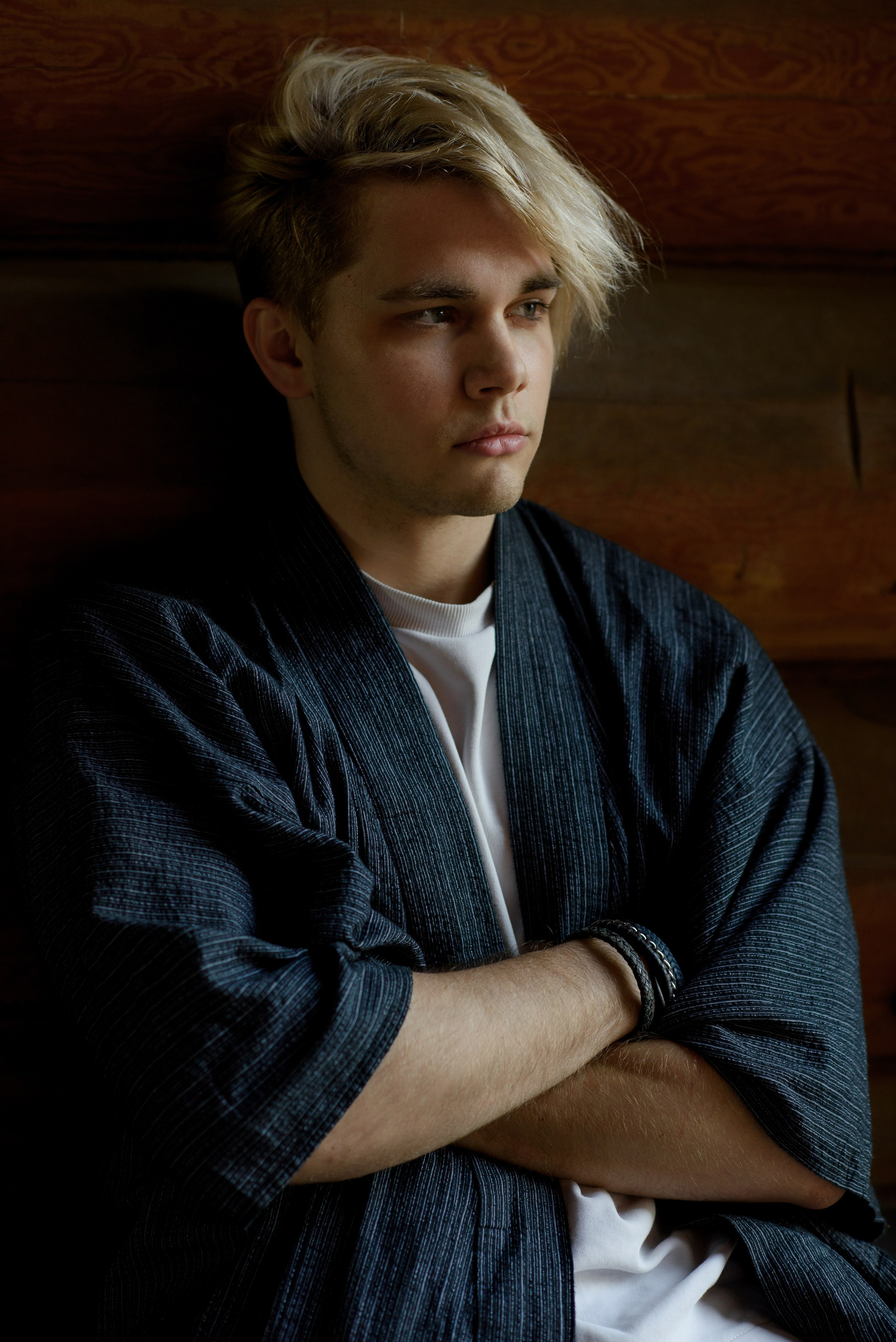 Фотосессия подростка в темном ключе. Главная